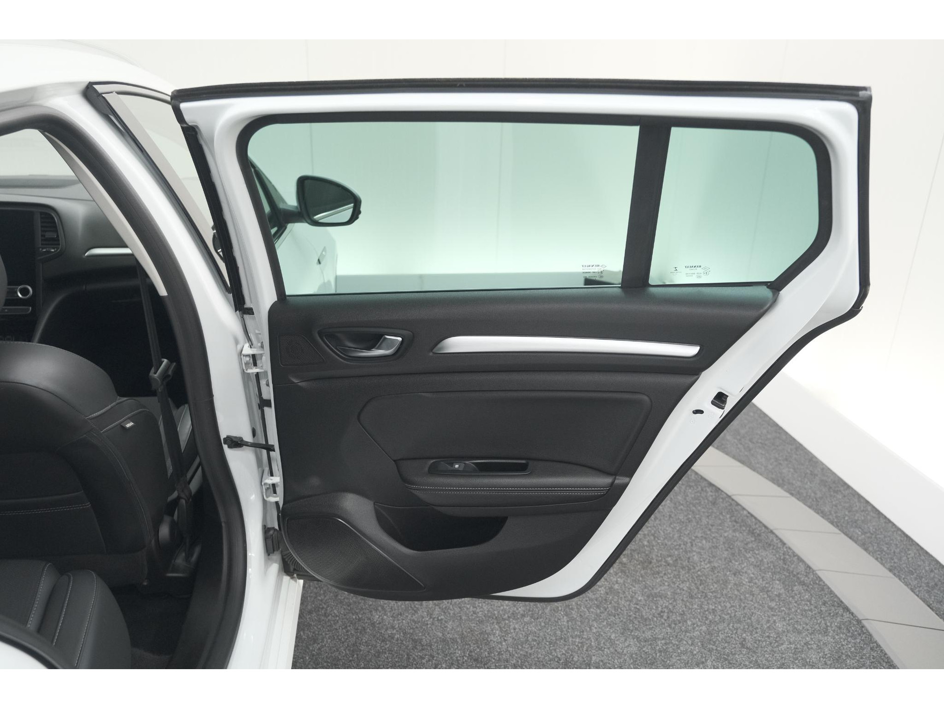 Renault Mégane Estate TCe 140 EDC Techno | Trekhaak | Camera | Navigatie | 9.3 Inch Groot Scherm