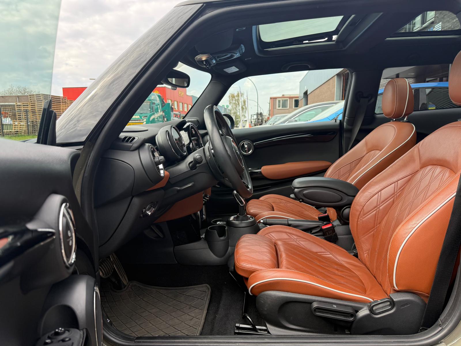 MINI Mini 2.0 John Cooper Works Chili | 1E EIGENAAR | 3/6/12MND GARANTIE | 230PK | PANO | ACC | CARPLAY | LED | HEAD-UP | NAVI | DAB |