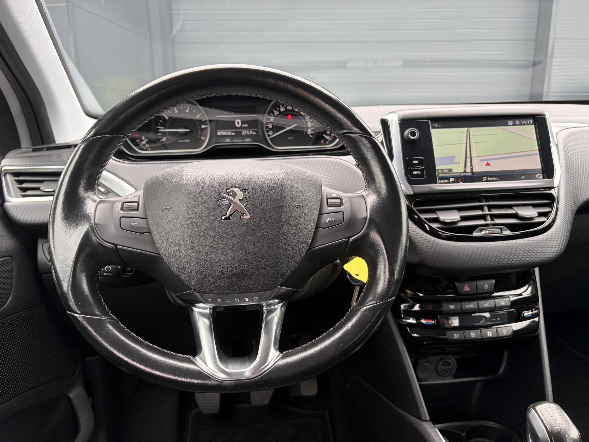 Peugeot 208 1.2 PureTech Blue Lease Executive ✓Dealer Onderhouden✓2e Eigenaar✓Navi✓Carplay✓Clima✓Cruise✓Pdc✓5 Deurs✓16'' Lm velgen✓N.A.P✓Apk tot 09-2027