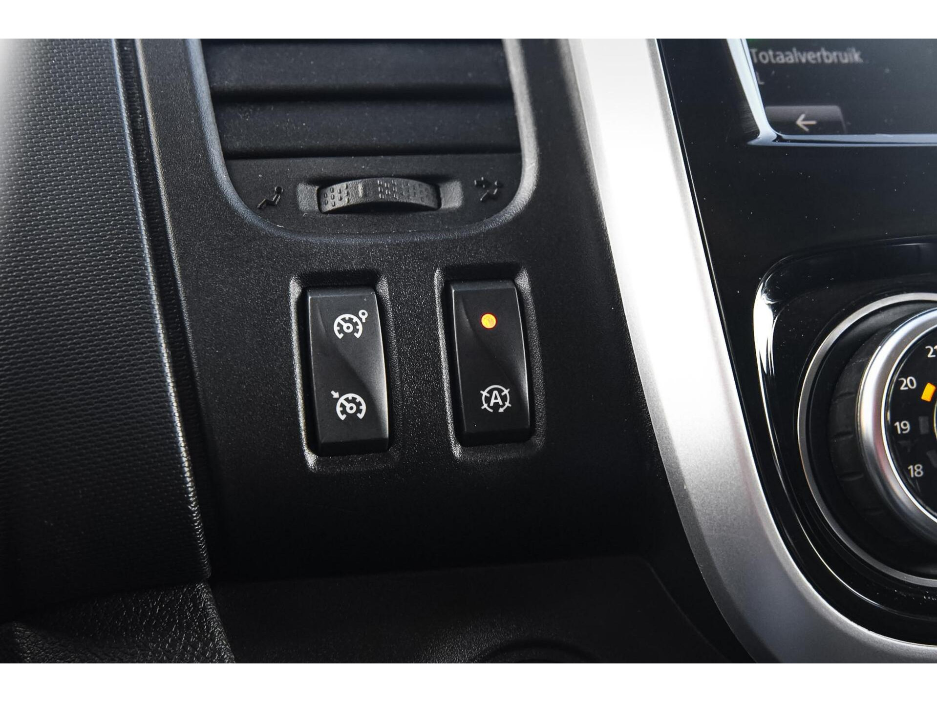 Trafic 2.0 dCi 145 DC Luxe | Automaat | 6-Pers