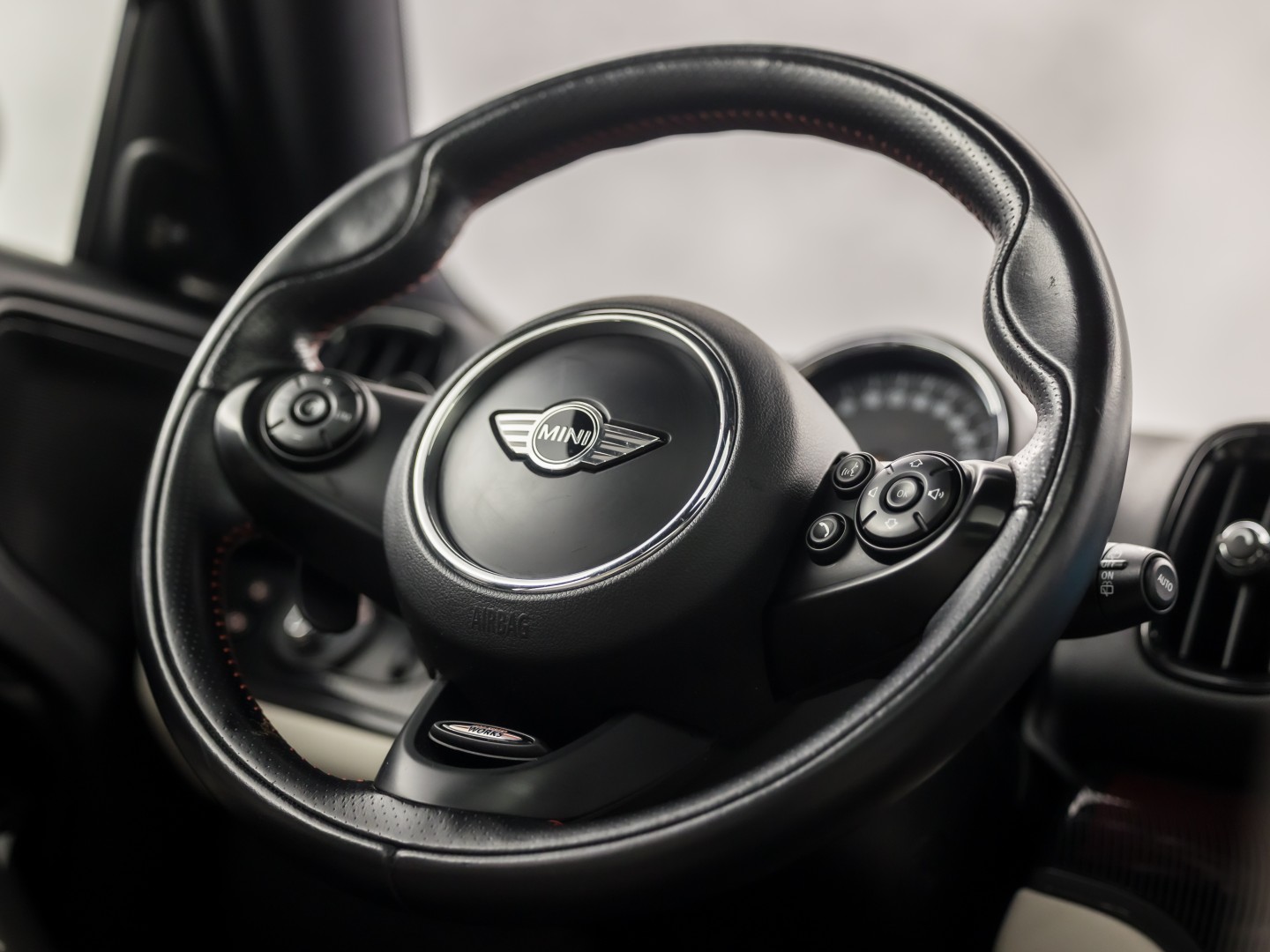 MINI Countryman 2.0 Cooper S John Cooper Works Chili 192Pk Automaat (PANORAMADAK, GROOT NAVI, LEDER, HARMAN/KARDON, CAMERA, STOELVERWARMING, SPORTSTOELEN, GETINT GLAS, NIEUWSTAAT)