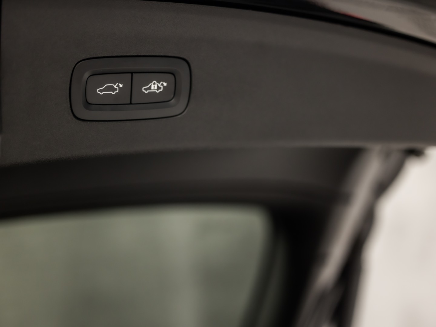 Polestar 2 Long Range Dual Motor Launch Edition 78kWh 408Pk Automaat (PANORAMADAK, HARMAN/KARDON, APPLE CARPLAY, 360 CAMERA, STOELVENTILATIE, MEMORY SEATS, GETINT GLAS, TREKHAAK, ELEK ACHTERKLEP, NIEUWSTAAT)