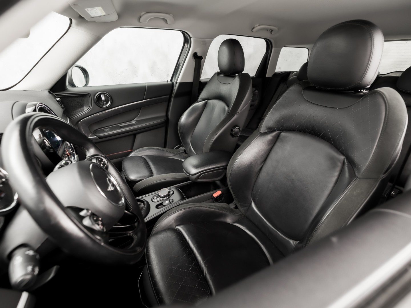 MINI Countryman 1.5 Cooper SE ALL4 Chili 225Pk Automaat (APPLE CARPLAY, GROOT NAVI, LEDER, STOELVERWARMING, SPORTSTOELEN, GETINT GLAS, ADAPTIVE CRUISE, NIEUWSTAAT)