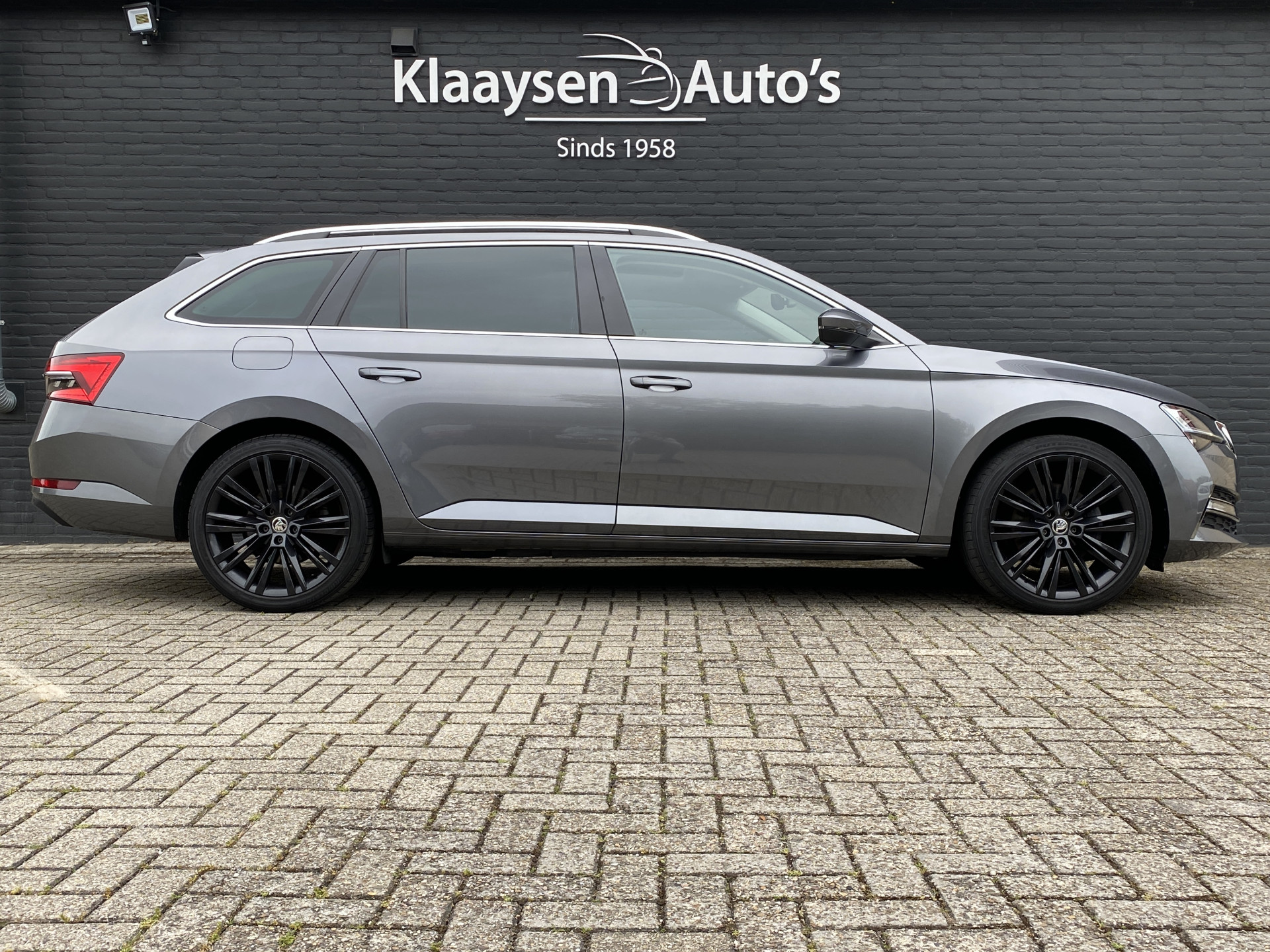 ŠKODA Superb Combi 1.4 TSI iV 218 pk Business Edition Plus AUT. | 1e eigenaar | navigatie | panoramadak | trekhaak | leder interieur