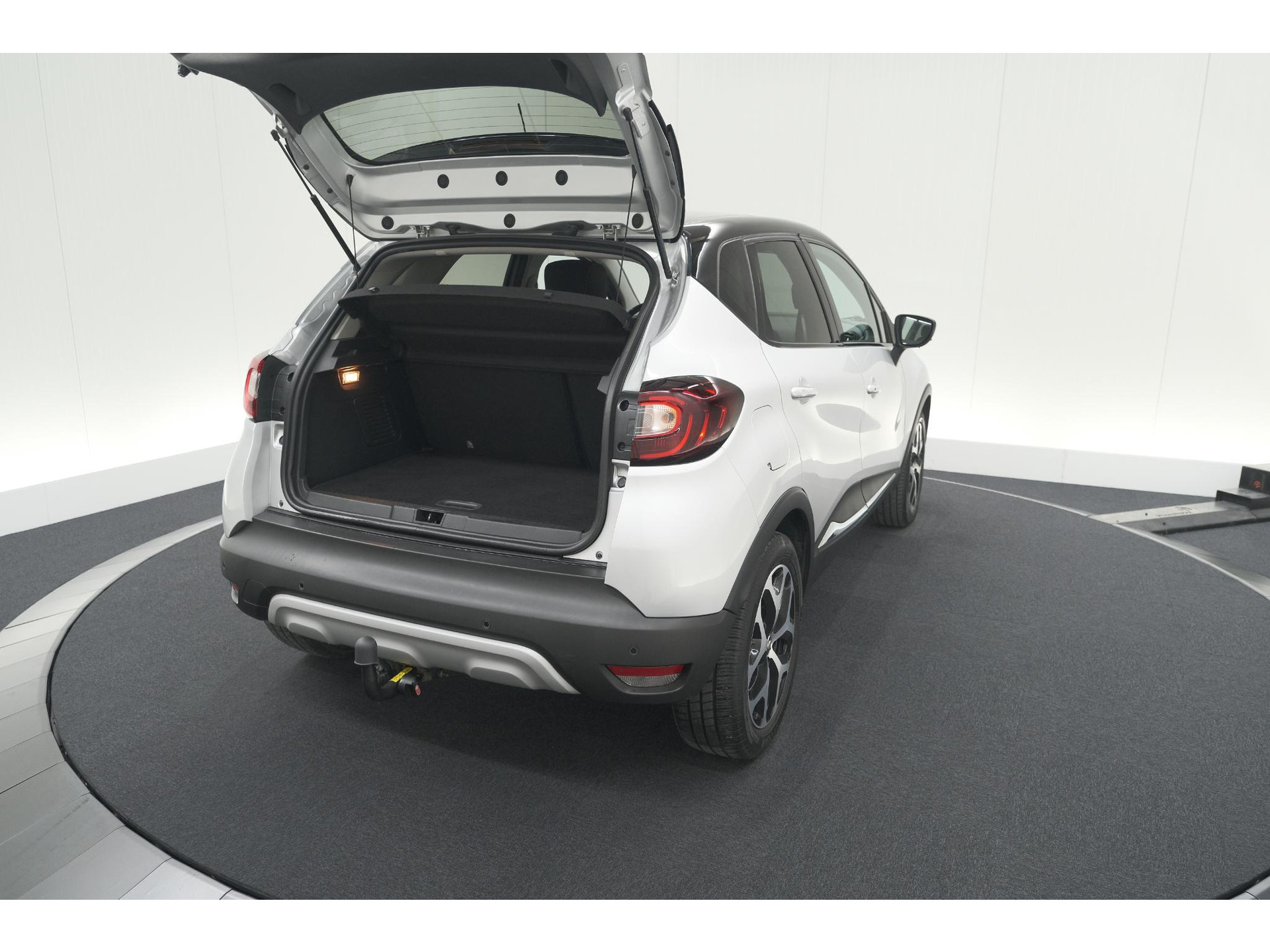 Renault Captur TCe 150 EDC Intens | Trekhaak | Navigatie | Parkeersensoren