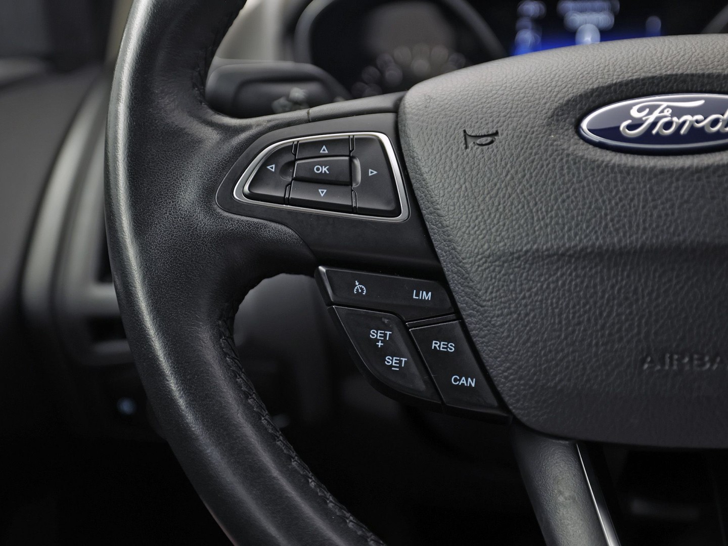 Ford Focus Wagon 1.0 Sport Automaat (NAVIGATIE, STUUR/STOELVERWARMING, LM VELGEN, SPORTSTOELEN, CRUISE, PARKEERSENSOREN, NIEUWSTAAT)