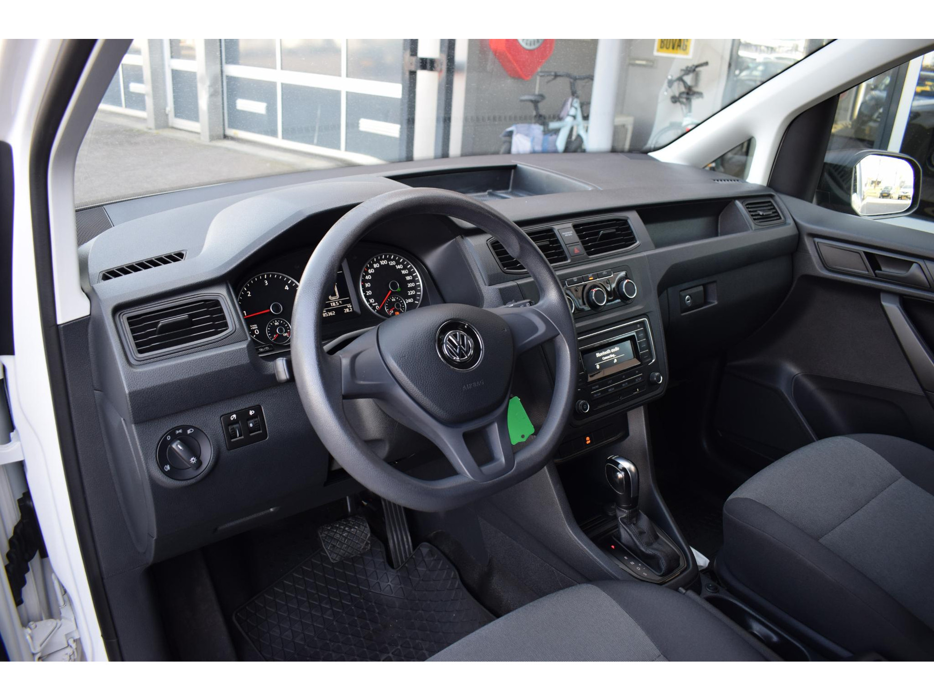 Volkswagen Caddy 2.0 TDI L2H1 BMT Maxi Comfortline | Automaat | Dubbele Schuifdeur | Airco | Zwaailicht