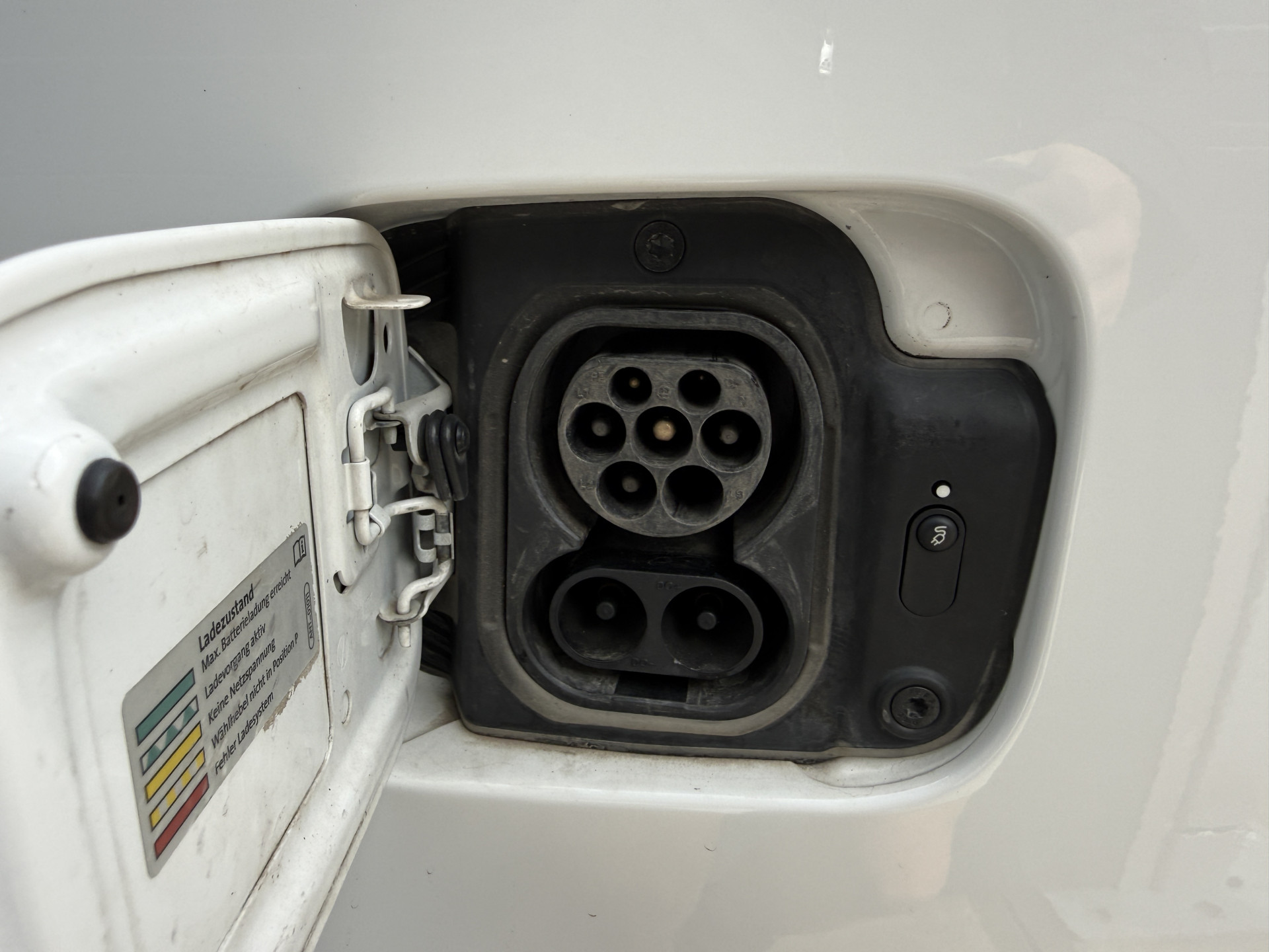Volkswagen e-Caddy 37kWh 113PK L2H1 Elektrisch Caddy ABT Maxi 37,3kWh 159km WLTP Trekhaak Lichmetalen Velgen Airco Stoelverwarming Apple Carplay Parkeersensoren
