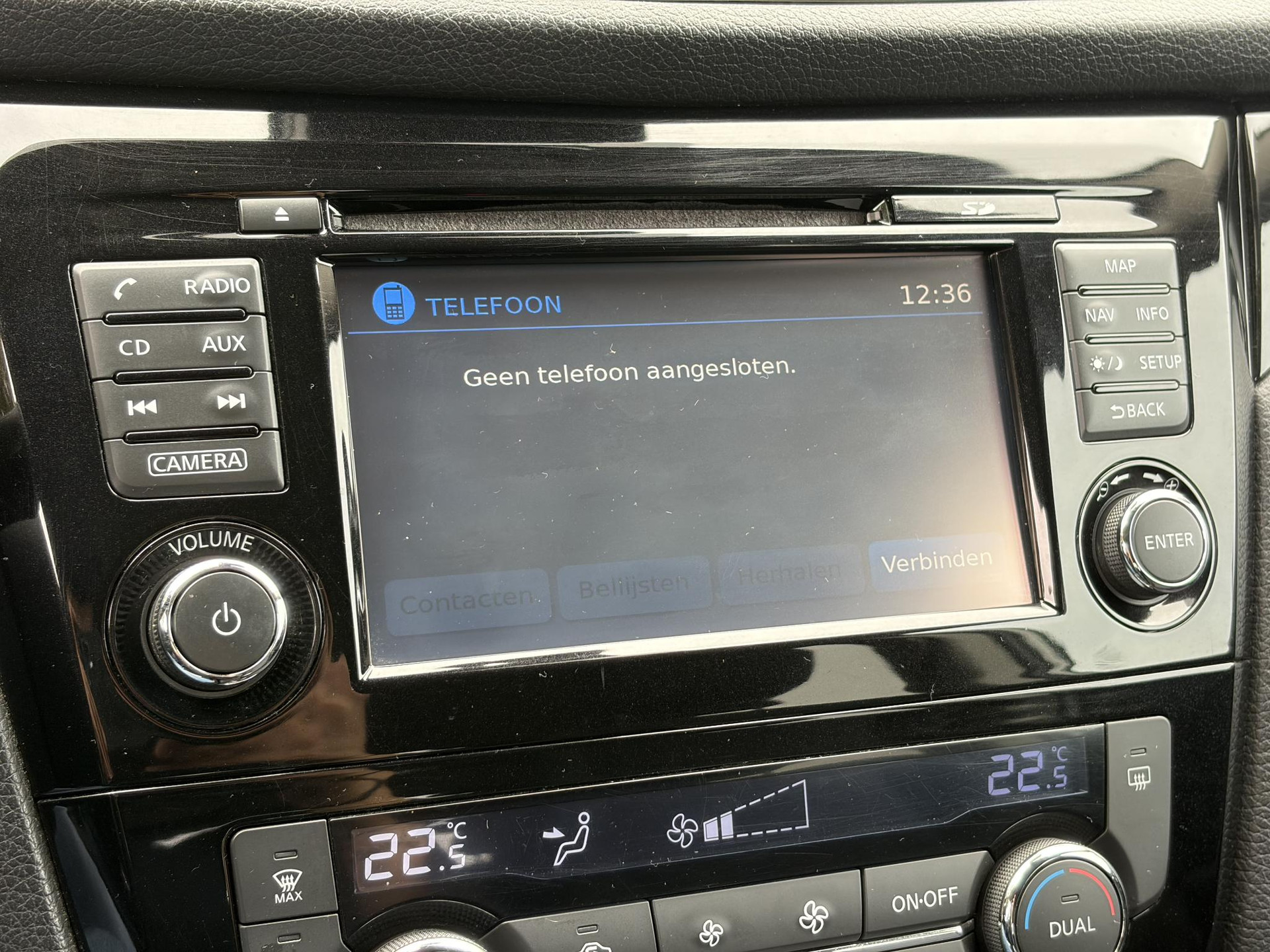 Nissan Qashqai 1.2 N-Connecta ✓Net beurt gehad✓360° Camera✓Navi✓Trekhaak✓Pano✓Pdc V+A✓Keyless✓18'Lm velgen✓Clima✓Cruise✓Rijstrooksensor✓116pk✓6 Bak✓N.A.P✓Apk tot 10-2027