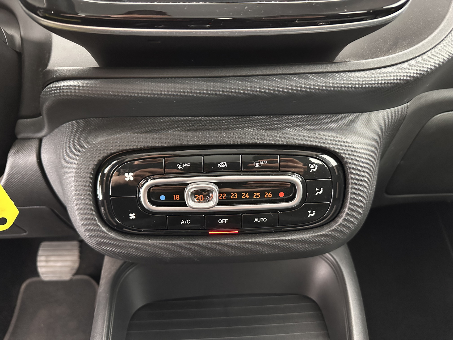 Smart forfour EQ Essential 18 kWh [ 3-Fase ] (INCL-BTW) Aut. *LEATHER | AIRCO | CRUISE | DAB+ | COMFORT-SEATS | 15''ALU*