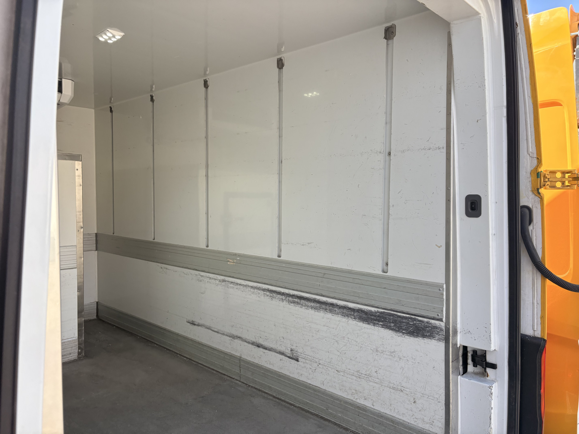 Volkswagen Crafter e-Crafter 36kWh 136PK Elektrisch Koelwagen Zanotti Nachtkoeling LED Climate Control Cruise Control Carplay Camera Parkeersensoren 360° Frigo Koeler Kühlwagen Night Cooling