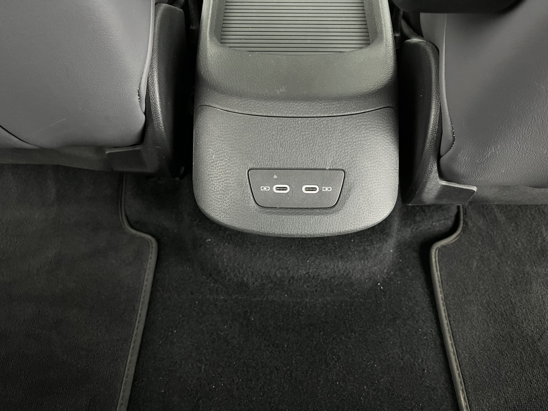 Volkswagen ID.3 First Max 58 kWh [ 3-Fase-11kW ] {SOH-89%} (INCL-BTW) *HEATPUMP | PANO | HEAD-UP | ADAPTIVE-CRUISE | IQ-LIGHTS | BLINDSPOT | CAMERA | KEYLESS | MICROFIBRE | AMBIENTLIGHT | NAVI-FULLMAP | DAB+ | ECC | HEATED-SPORTSEATS | DIGI-COCKPIT |