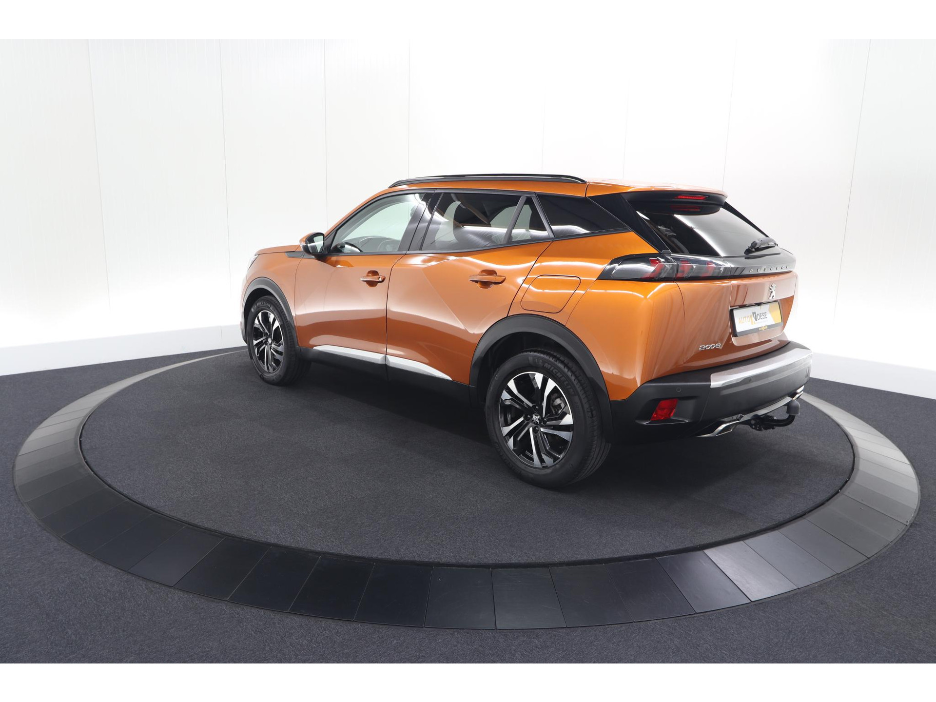 Peugeot 2008 PureTech 130 Allure Pack | Trekhaak | Adaptieve Cruise Control | Camera | Stoelverwarming