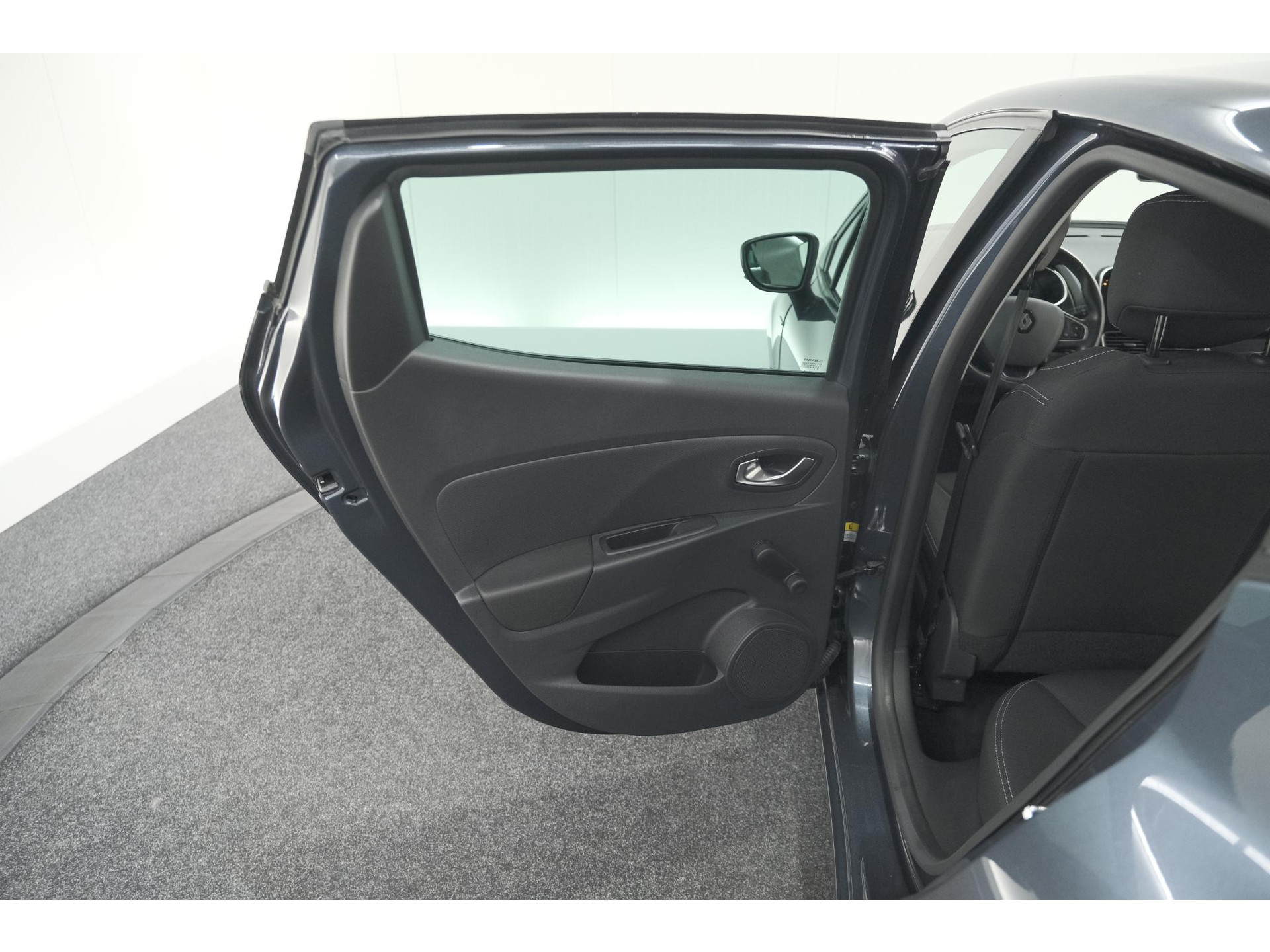 Renault Clio 1.2 Limited | Trekhaak | Navigatie | Parkeersensoren | Climate Control