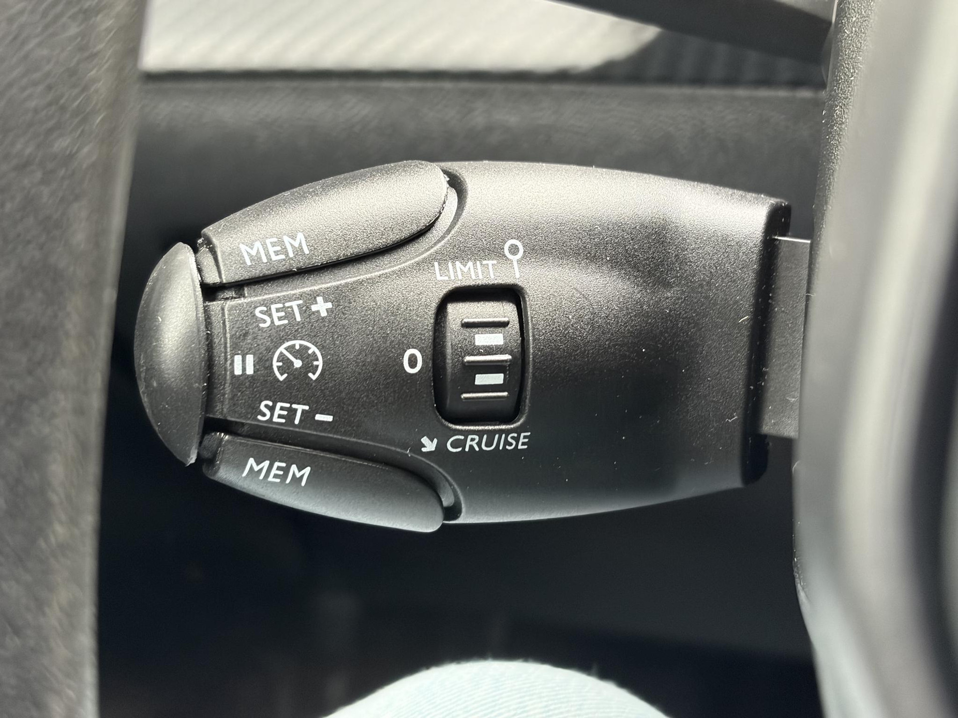 Peugeot 208 1.2 PureTech Like ✓Carplay✓Navi✓2e Eigenaar✓Dealer Onderhouden✓Airco✓Cruise✓Weinig Km✓N.A.P✓Apk tot 09-2027