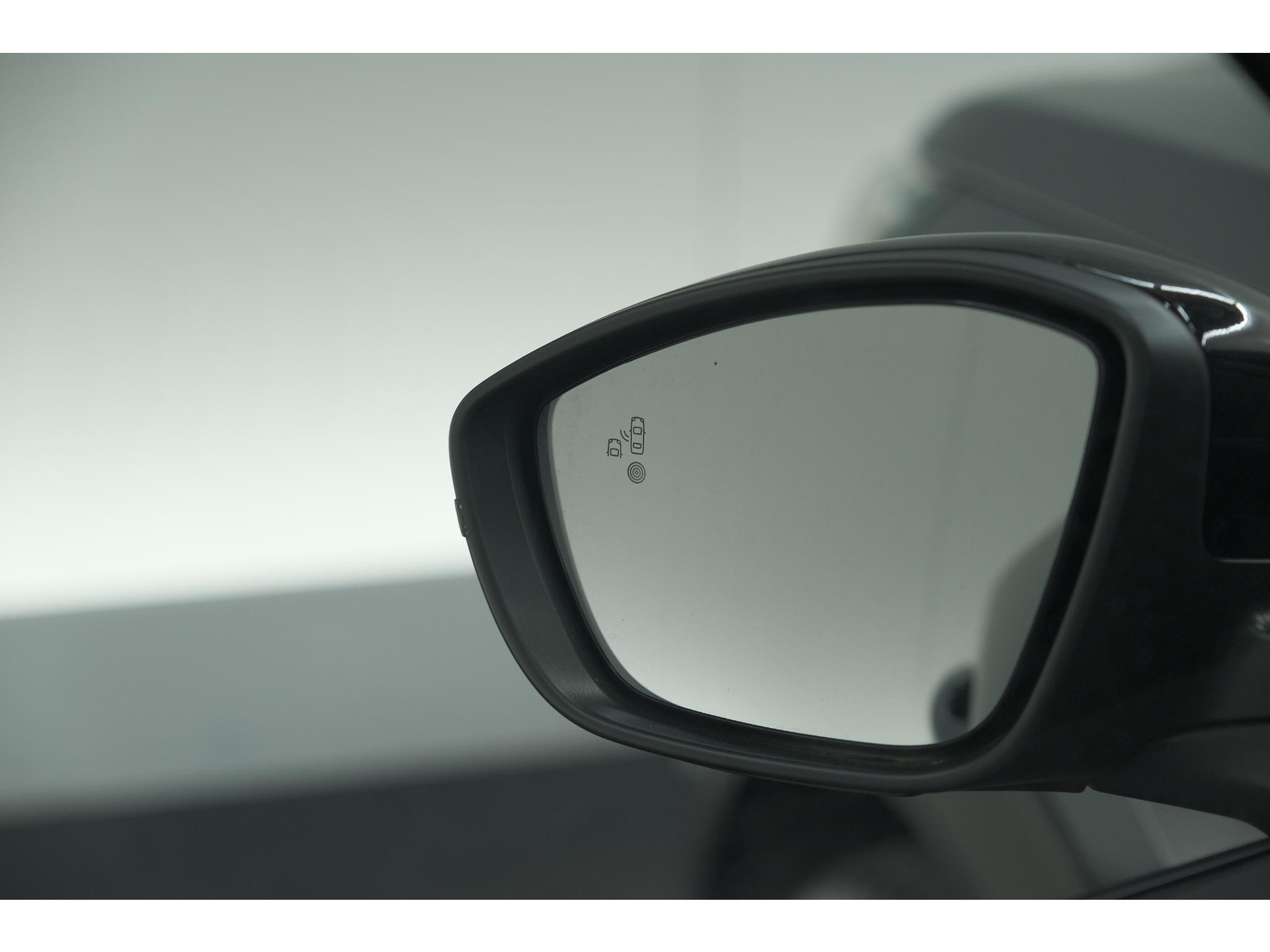 Peugeot 2008 PureTech 100 Allure | Allseason Banden | 360 Camera | Adaptieve Cruise Control | Dodehoekdetetie | Navigatie