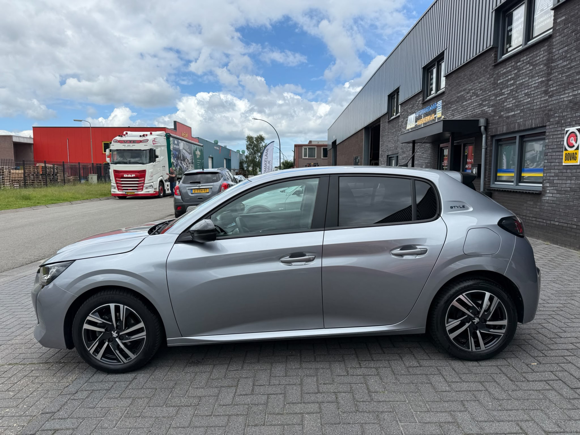 Peugeot 208 75PK Style | 1E EIGENAAR | 3/6/12MND GARANTIE| LED | CARPLAY | NAVI | CRUISE | CLIMA | LMV |