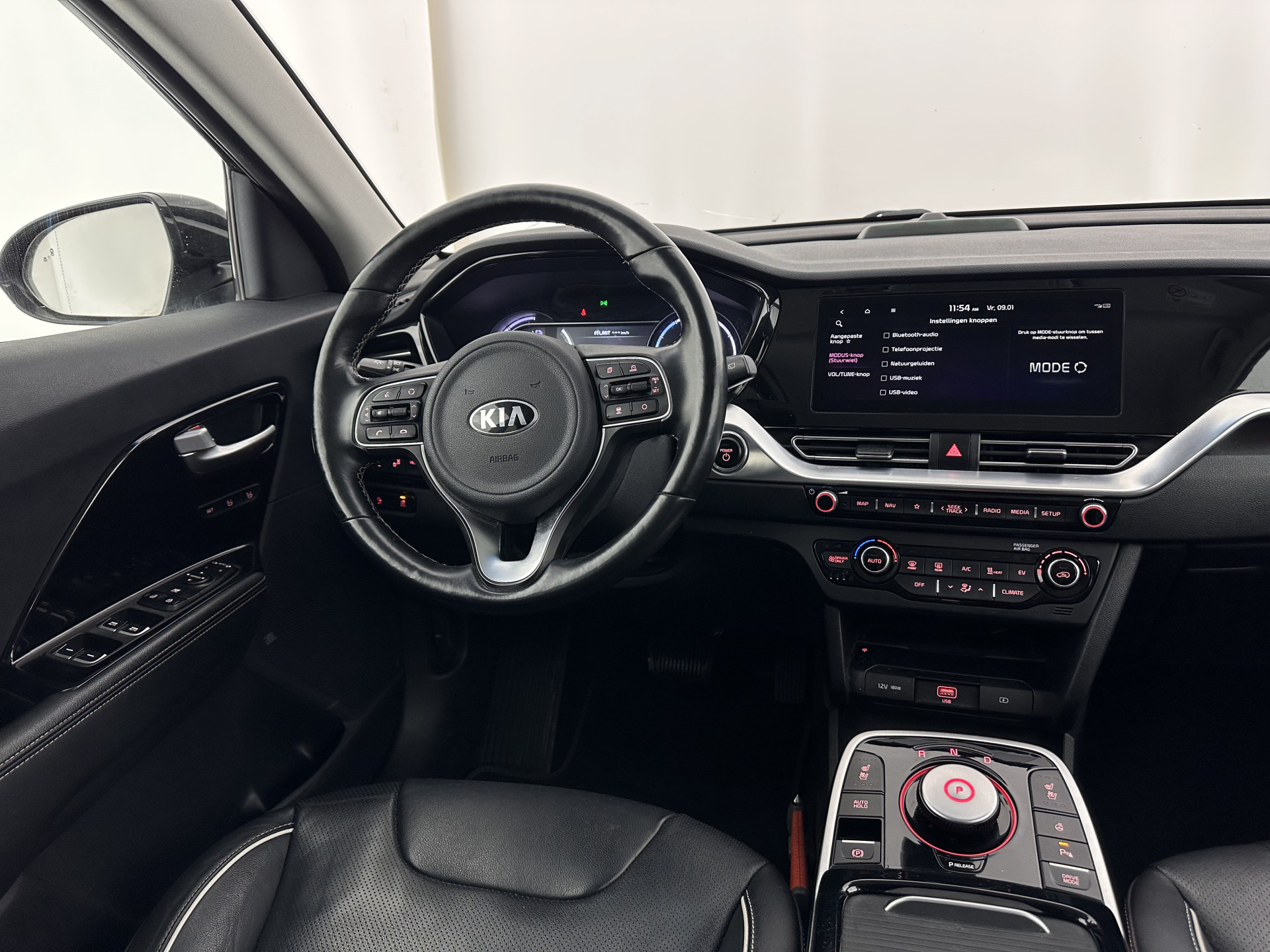 Kia e-Niro ExecutiveLine 64 kWh [ 3-Fase ] {SOH-100%} (INCL-BTW) Aut.*HEATPUMP | LEATHER | FULL-LED | NAVI-FULLMAP | ADAPTIVE-CRUISE | CAMERA | MEMORY-PACK | LANE-ASSIST | HEATED-COMFORTSEATS | SHIFTPADDLES | KEYLESS | DIGI-COCKPIT | PRIVACYGLAS