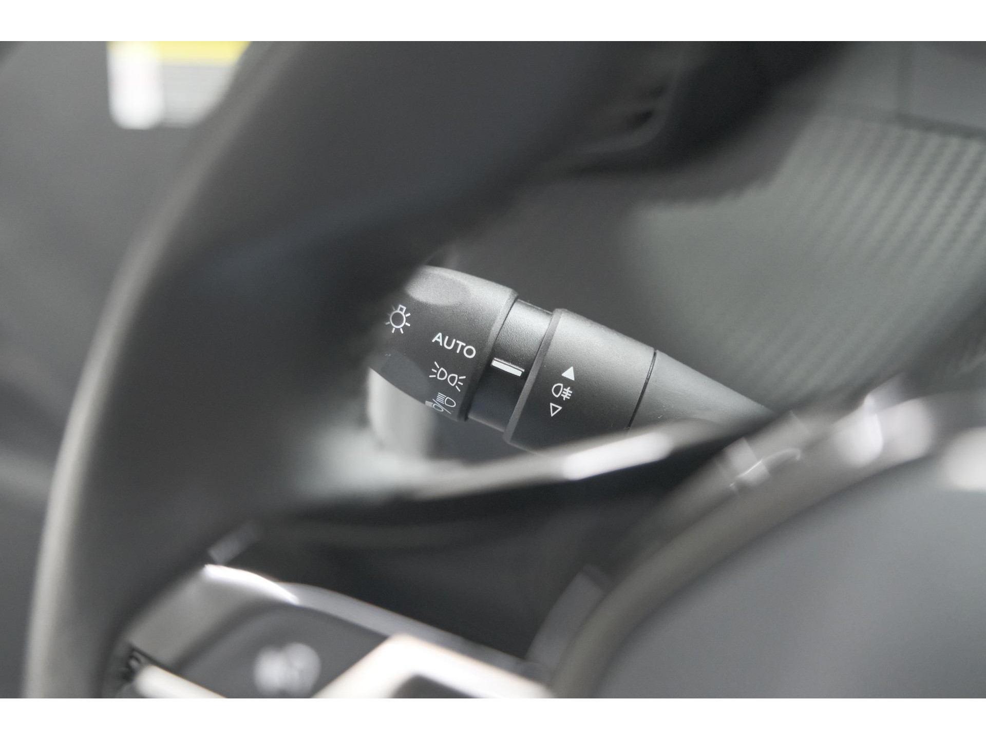 Peugeot 2008 PureTech 102 Allure Pack | Allseason Banden | Parkeersensoren | Apple Carplay