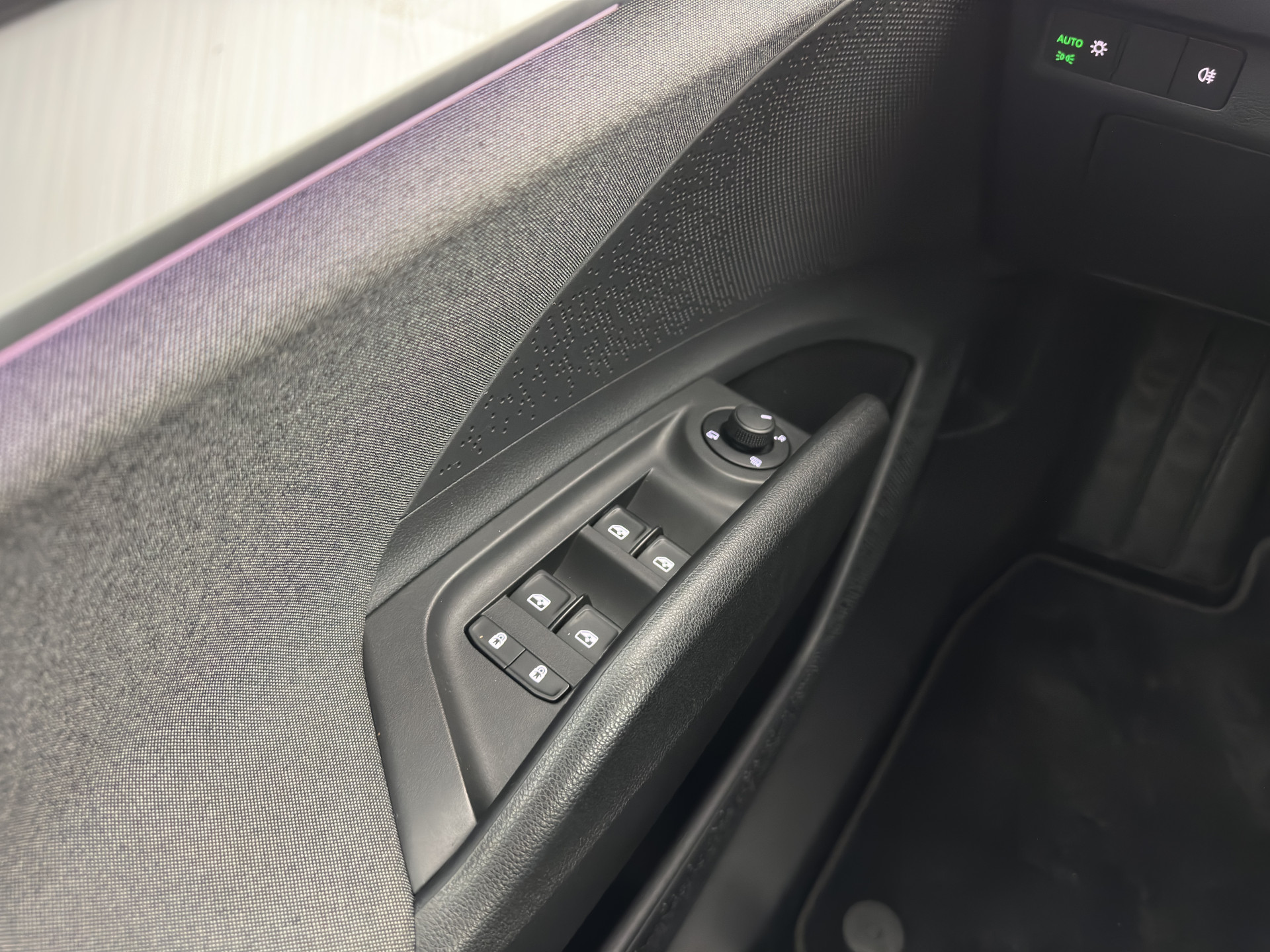 ŠKODA Enyaq iV 80 [ 3-Fase ] {SOH-88% } (INCL-BTW) *LEATHER-FABRIC | FULL-LED | DIGI-COCKPIT | CAMERA | KEYLESS | NAVI-FULLMAP | AMBIENT-LIGHT | ECC | HEATED-COMFORTSEATS | DAB+ | PDC | CRUISE | CARPLAY | TOWBAR | 19"ALU*