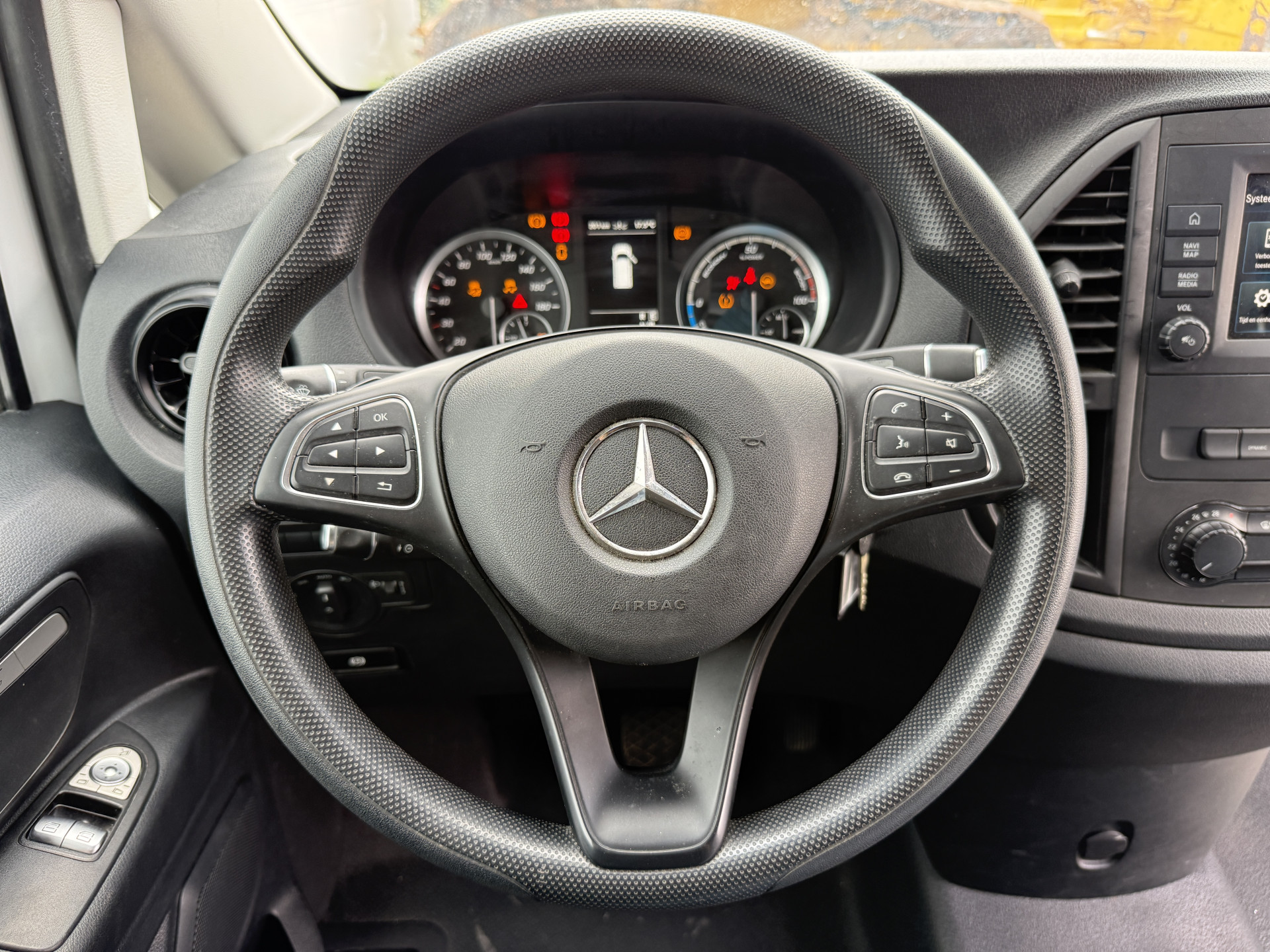 Mercedes-Benz eVito 112 66 kWh 280km WLTP 97% (SOH) Snelladen L2H1 Climate Control Cruise Control Carplay Camera Stoelverwarming