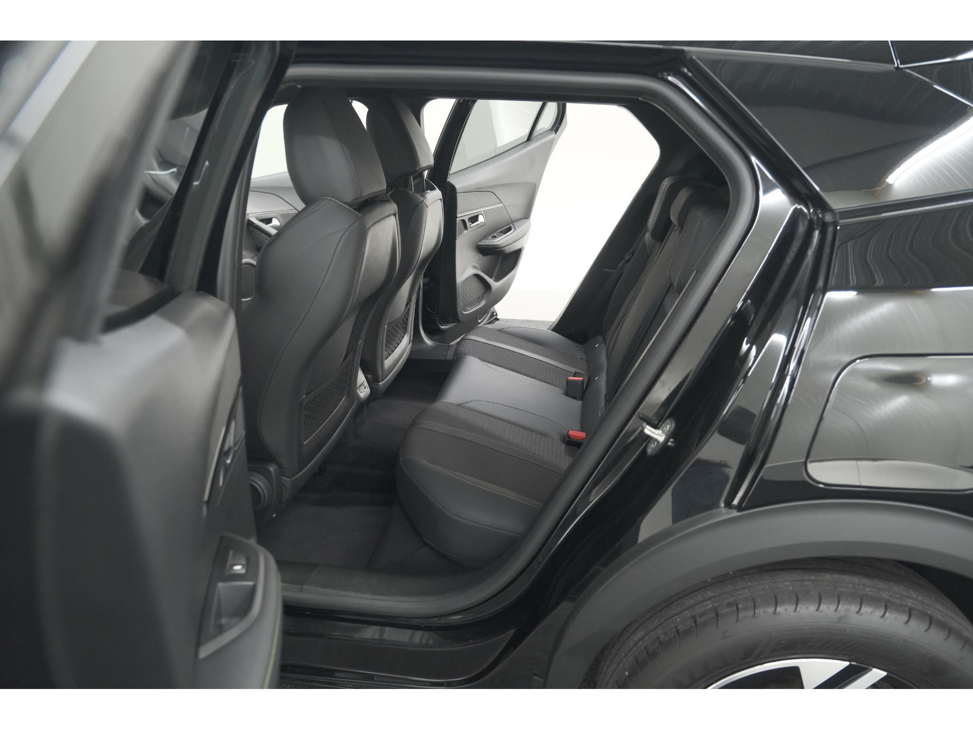 Peugeot 2008 PureTech 130 EAT8 GT | Camera | Parkeersensoren | Apple Carplay