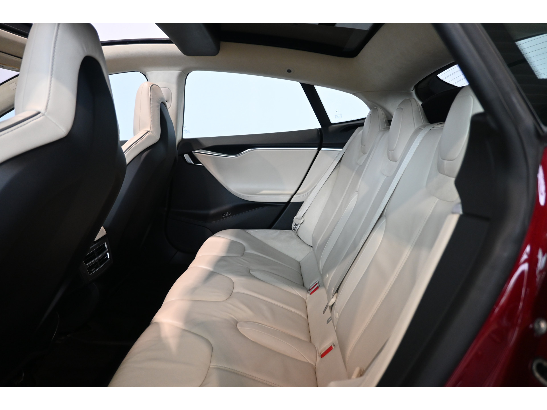 Tesla Model S 85 Performance Tech Pack ECC Navigatie Licht metaal MARGE 339KM Actieradius! Inruil mogelijk