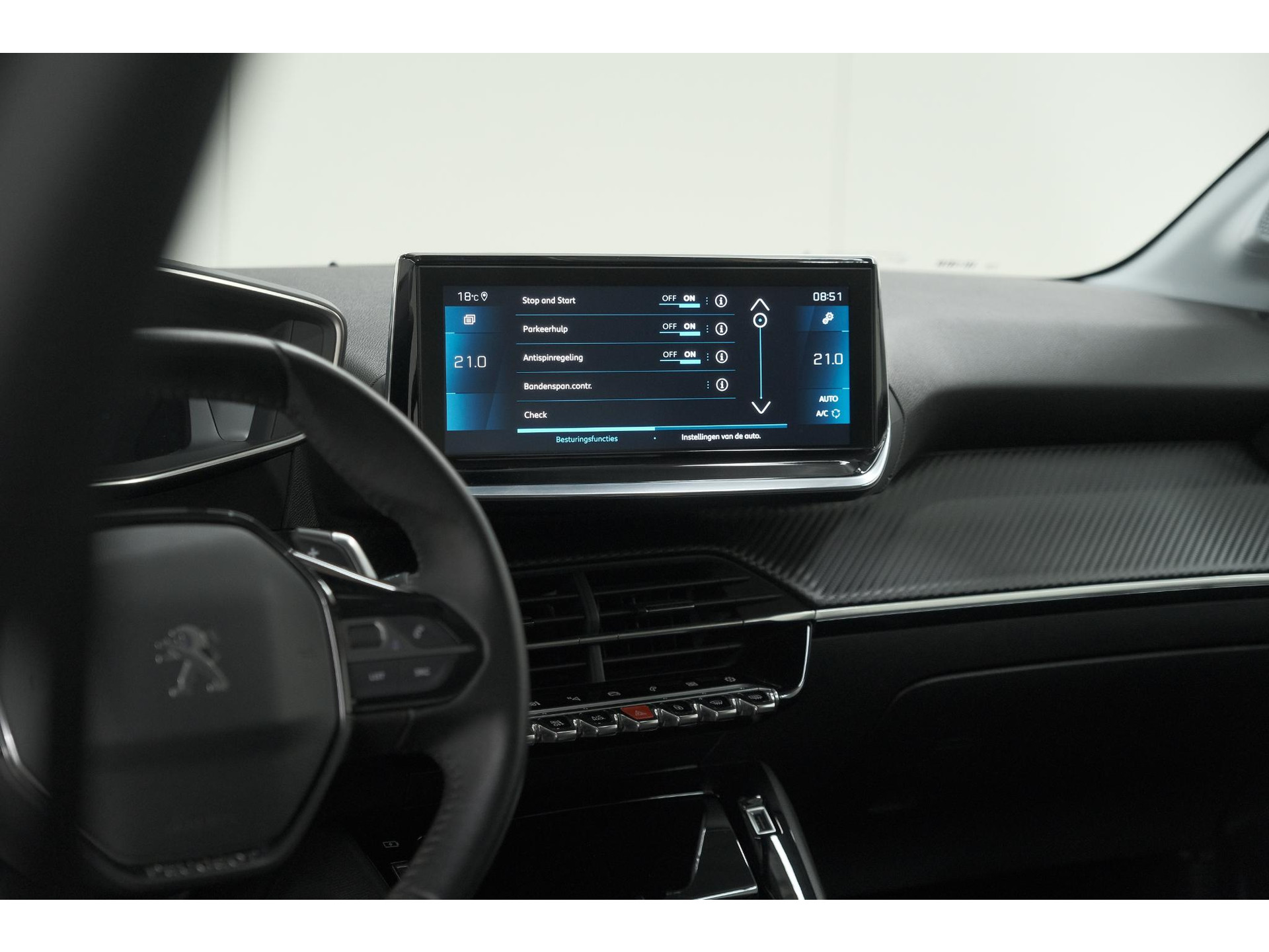 Peugeot 208 PureTech 100 EAT8 Allure | Adaptieve Cruise control |  Camera | Parkeersensoren voor + achter | Navigatie | Apple Carplay