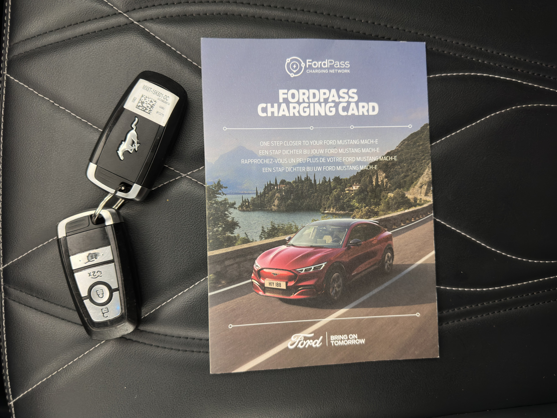 Ford Mustang Mach-E RWD 75 kWh [3-Fase ] {SOH-90%} (INCL-BTW) Aut.*LEATHER | FULL-LED | DAB | DIGI-COCKPIT | KEYLESS | NAVI-FULLMAP | CARPLAY | HEATED-COMFORTSEATS | TOPVIEW |  ADAPTIVE-CRUISE | PRIVACY-GLASS | 18'' ALU*