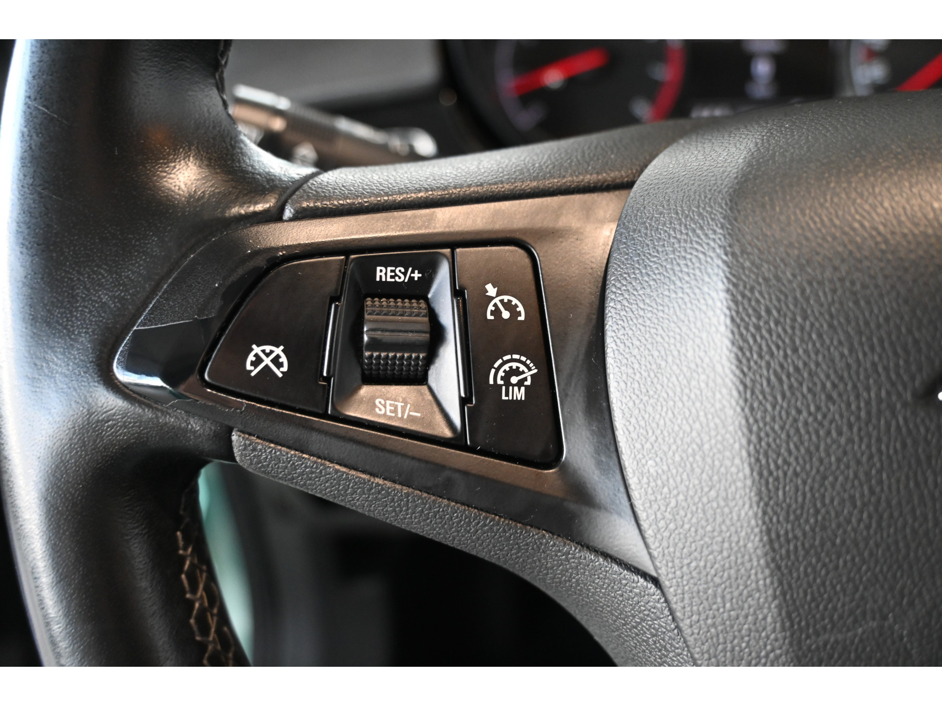 Opel Corsa 1.4 Edition Airco Cruise control Lichtmetaal Elektrisch Pakket Goed Onderhouden! Inruil Mogelijk!