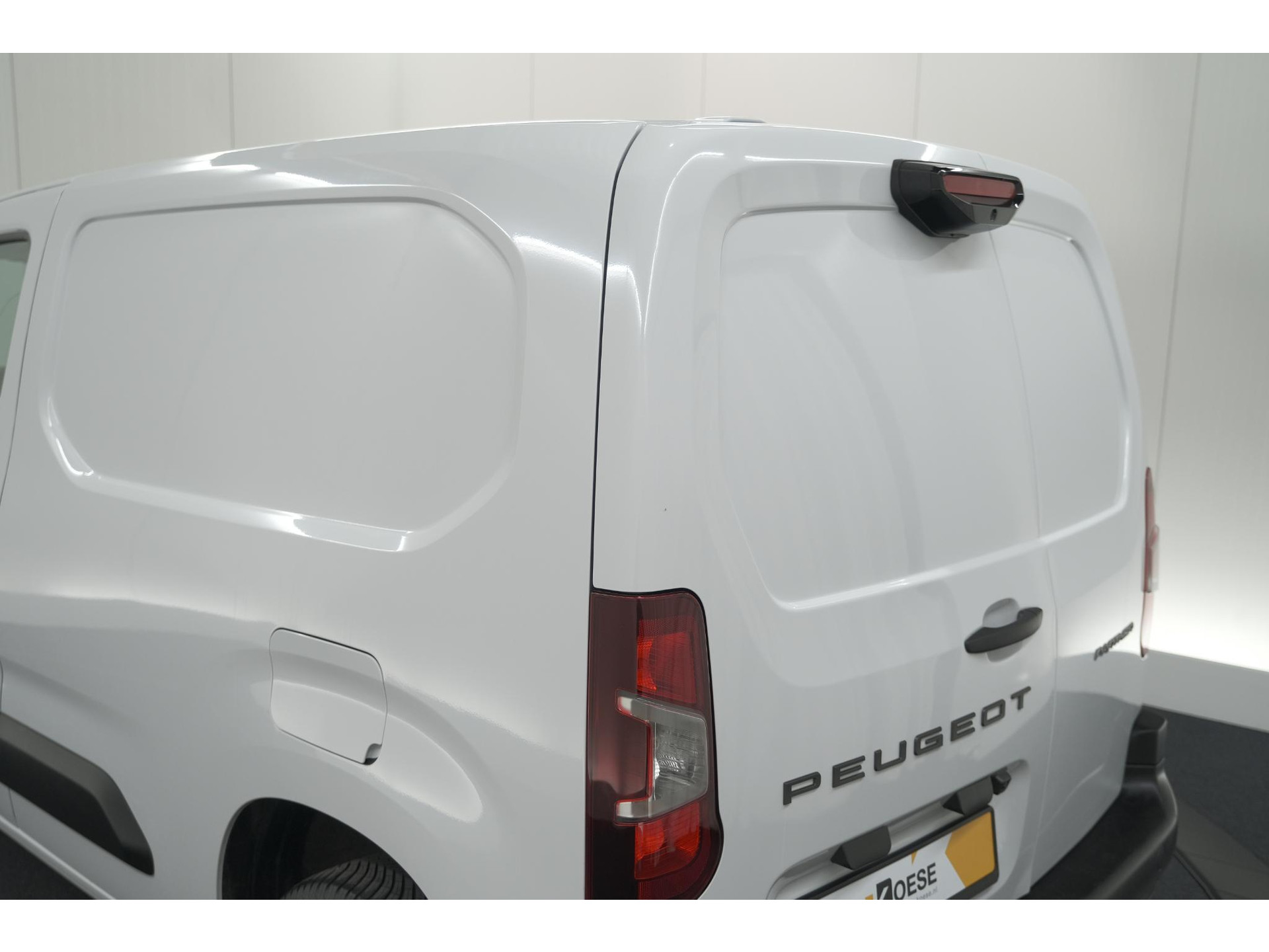 Peugeot Partner 1.5 BlueHDi 130 EAT8 S&S L1 | Trekhaak | Laadruimte-Pakket | Camera | Dodehoekdetectie