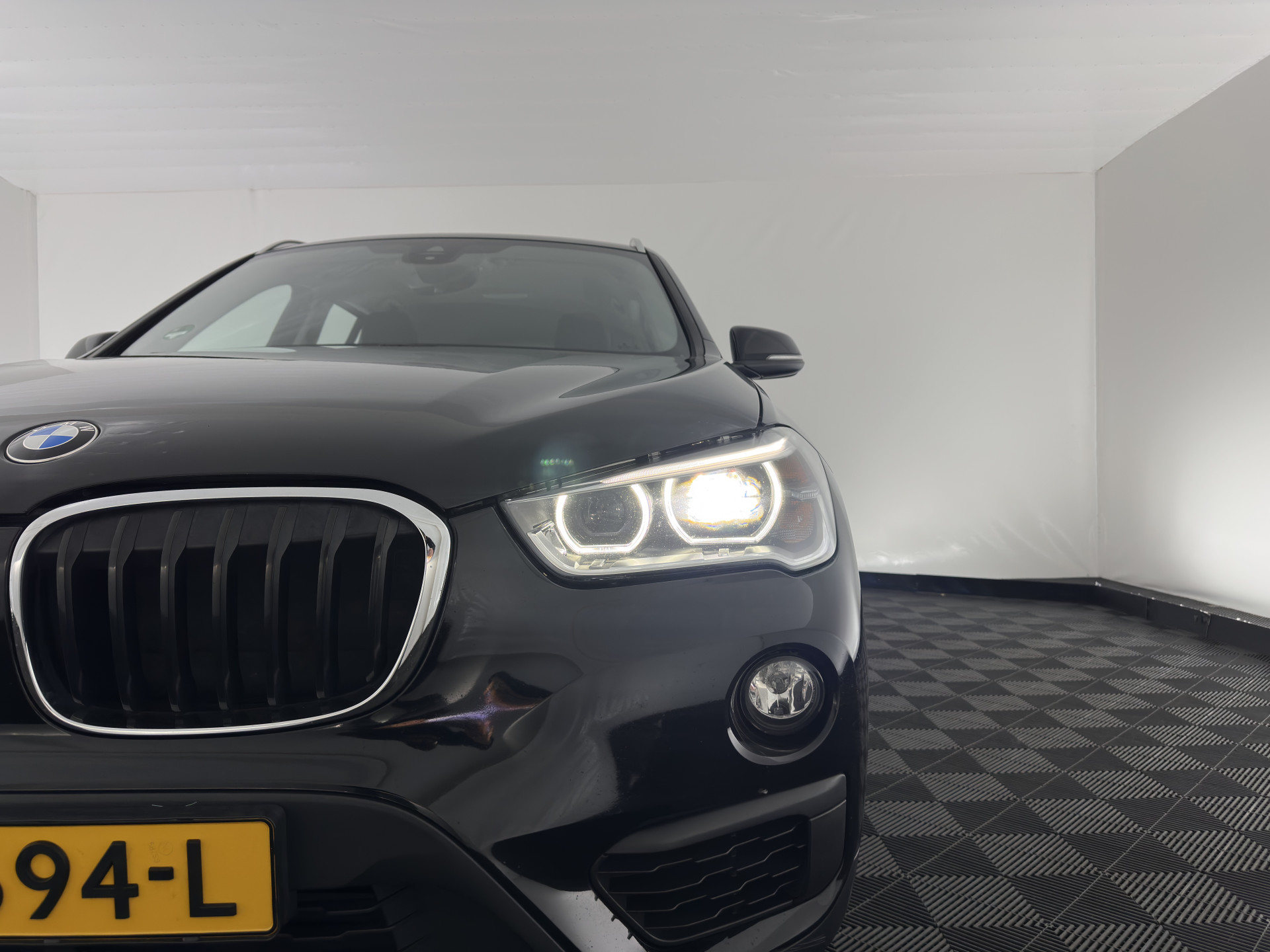 BMW X1 sDrive20i Executive (INCL-BTW) Aut. *LED-LIGHTS | NAVI-FULLMAP | COMFORT-SEATS | ECC | PDC | CRUISE | TOWBAR | 17''ALU*