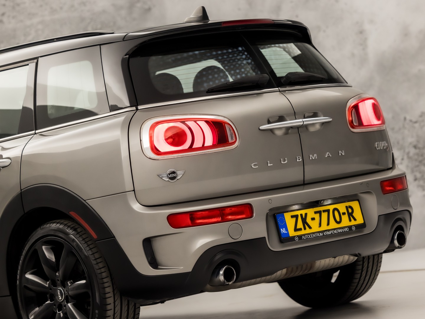 MINI Clubman 2.0 Cooper S Chilli 192Pk Automaat (PANORAMADAK, GROOT NAVI, MEMORY SEAT, LEDER, HARMAN/KARDON, CAMERA, STOELVERWARMING, LED KOPLAMPEN, NIEUWSTAAT)