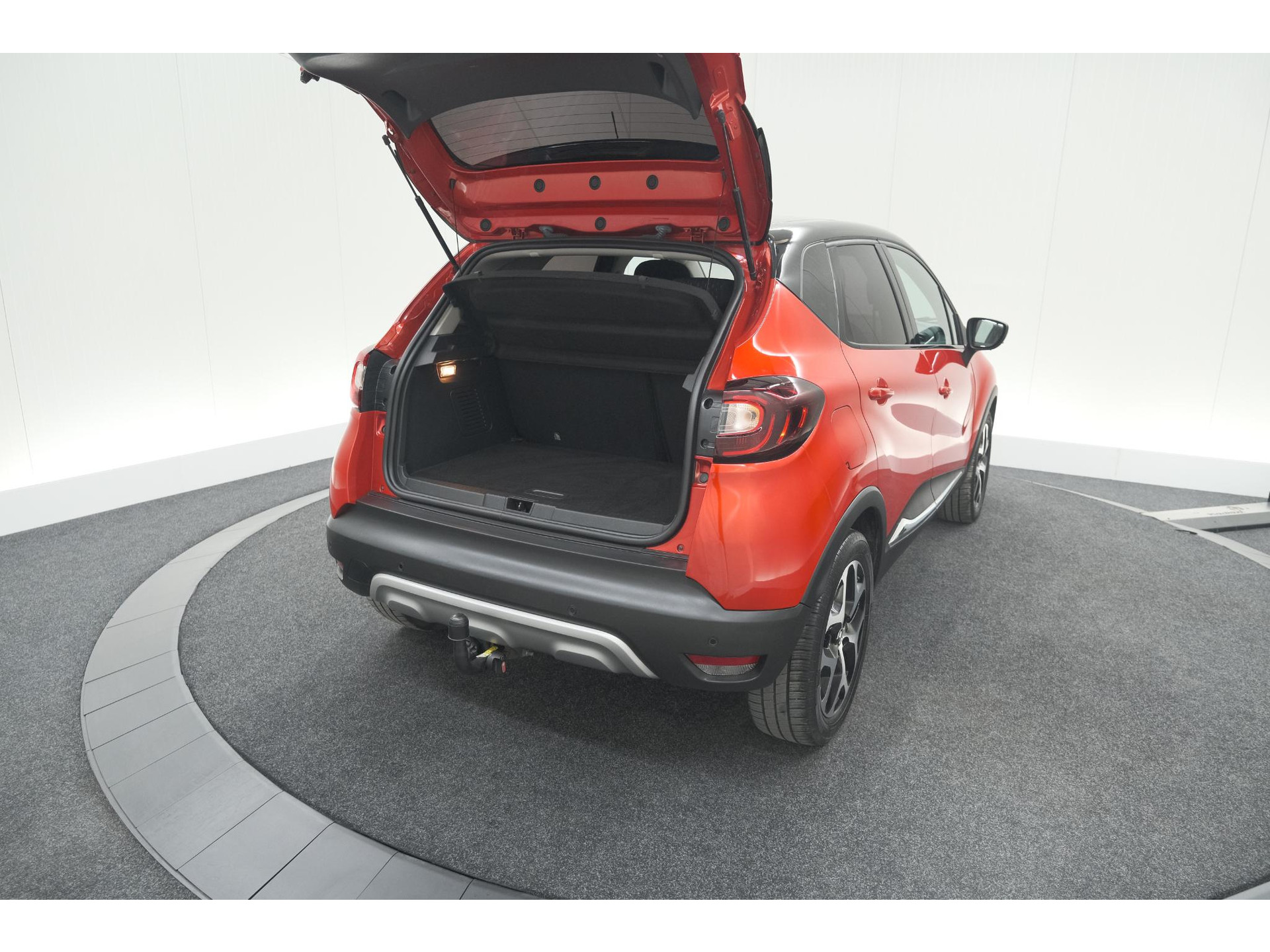 Renault Captur TCe 120 EDC Intens | Trekhaak | Camera | Navigatie | Parkeersensoren