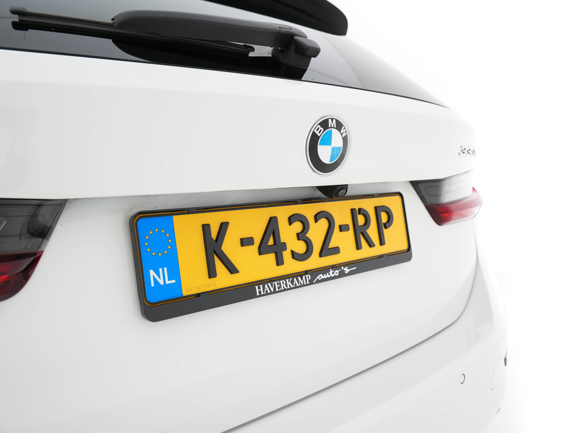 BMW 3-serie Touring 330e Plug-In (INCL-BTW) *LUXURY-LEATHER | NAVI-FULLMAP |  DIGI-COCKPIT | FULL-LED | DAB | ECC | PDC | ADAPTIVE-CRUISE | HEATED-SPORSEATS | KEYLESS | PRIVACY-GLASS | KEYLESS | CARPLAY | TOWBAR | 17"ALU*