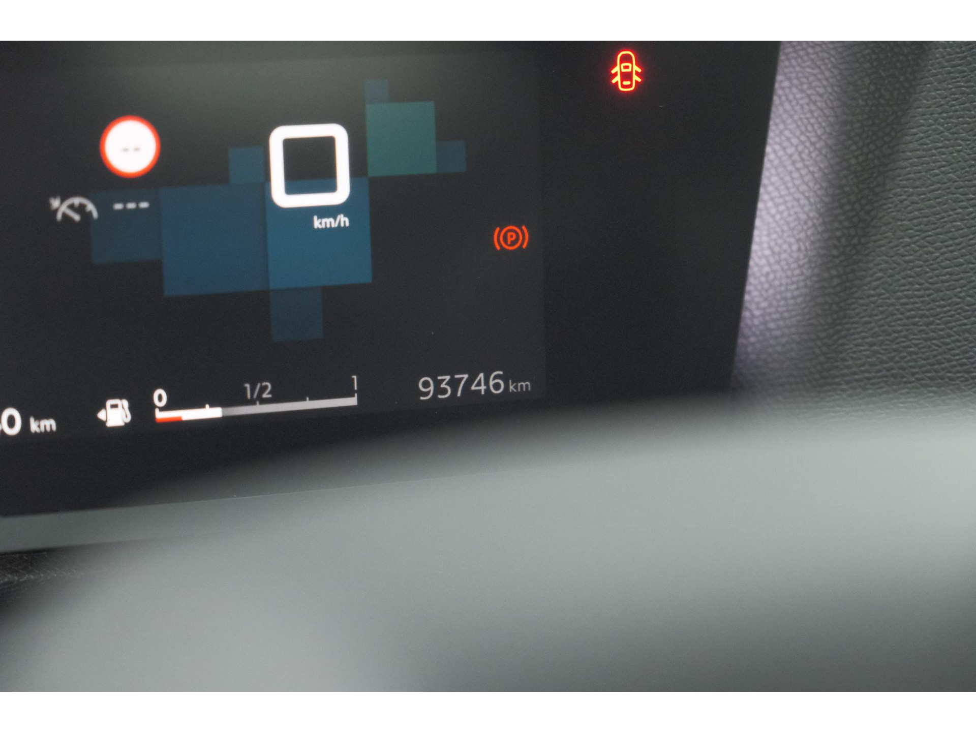Citroen C4 Puretech 130 Feel | Trekhaak | Camera | Allseason Banden | Climate Control | Parkeersensoren