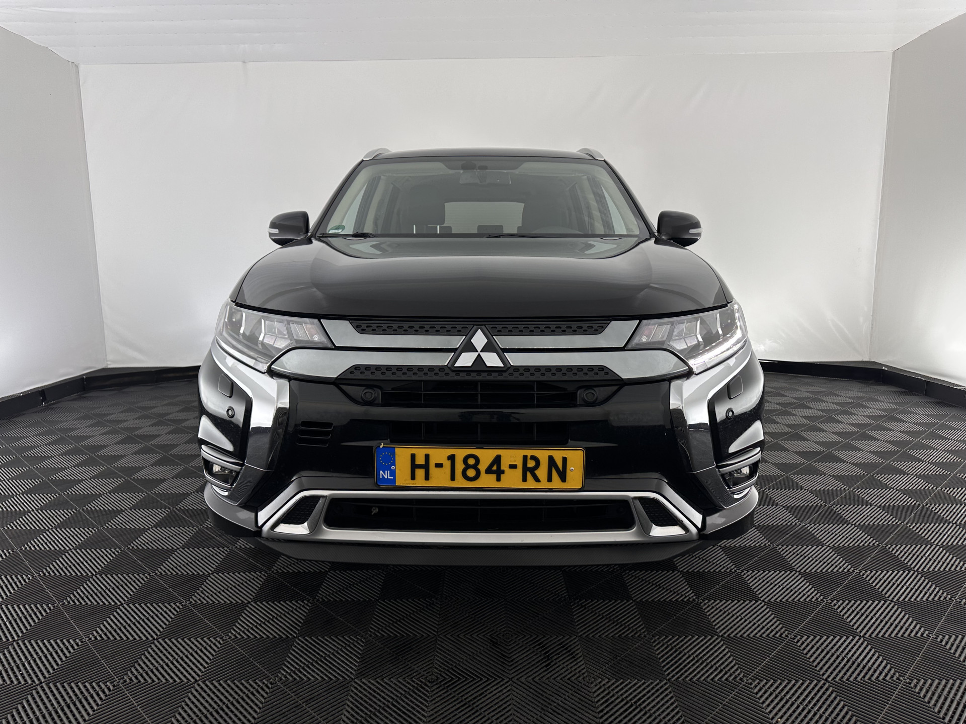 Mitsubishi Outlander 2.4 PHEV Intense AWD (Plug-in) (INCL-BTW) *LEATHER-ALCANTARA | FULL-LED | KEYLESS | BLINDSPOT | CAMERA | HEATED-COMFORTSEATS | ECC | SHIFTPADDLES | PDC | CRUISE | PRIVACYGLASS | DAB | TOWBAR | CARPLAY | 18''ALU*