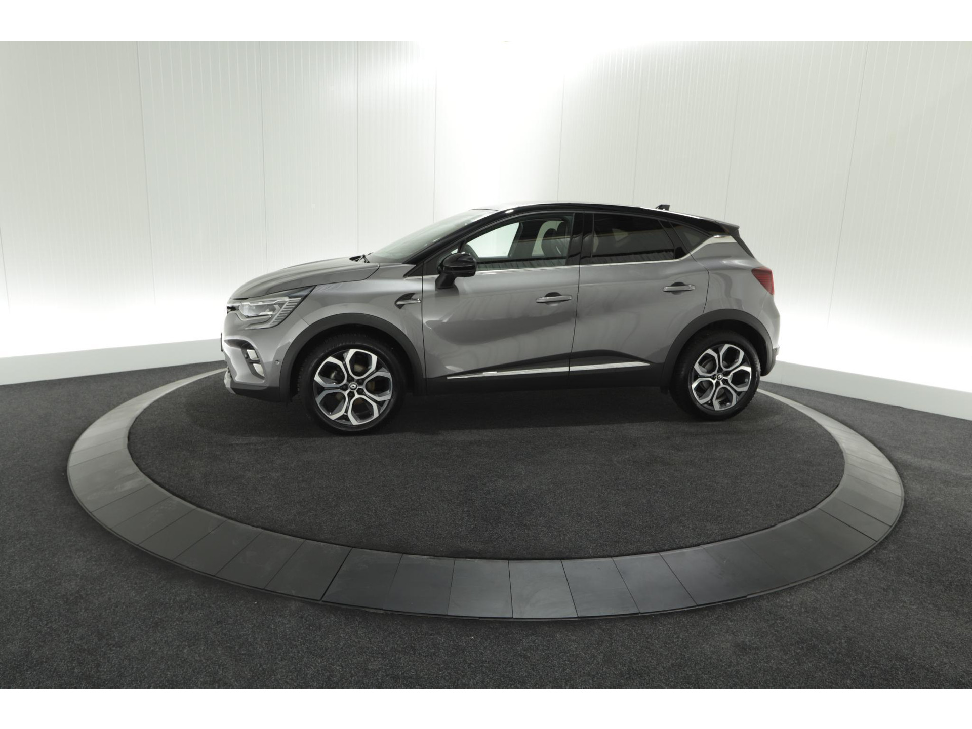 Renault Captur Mild Hybrid 140 EDC Techno | 360 Camera | 9.3 Inch Grootscherm | Stoelverwarming | Apple Carplay | 18 Inch Lichtmetalen Velgen