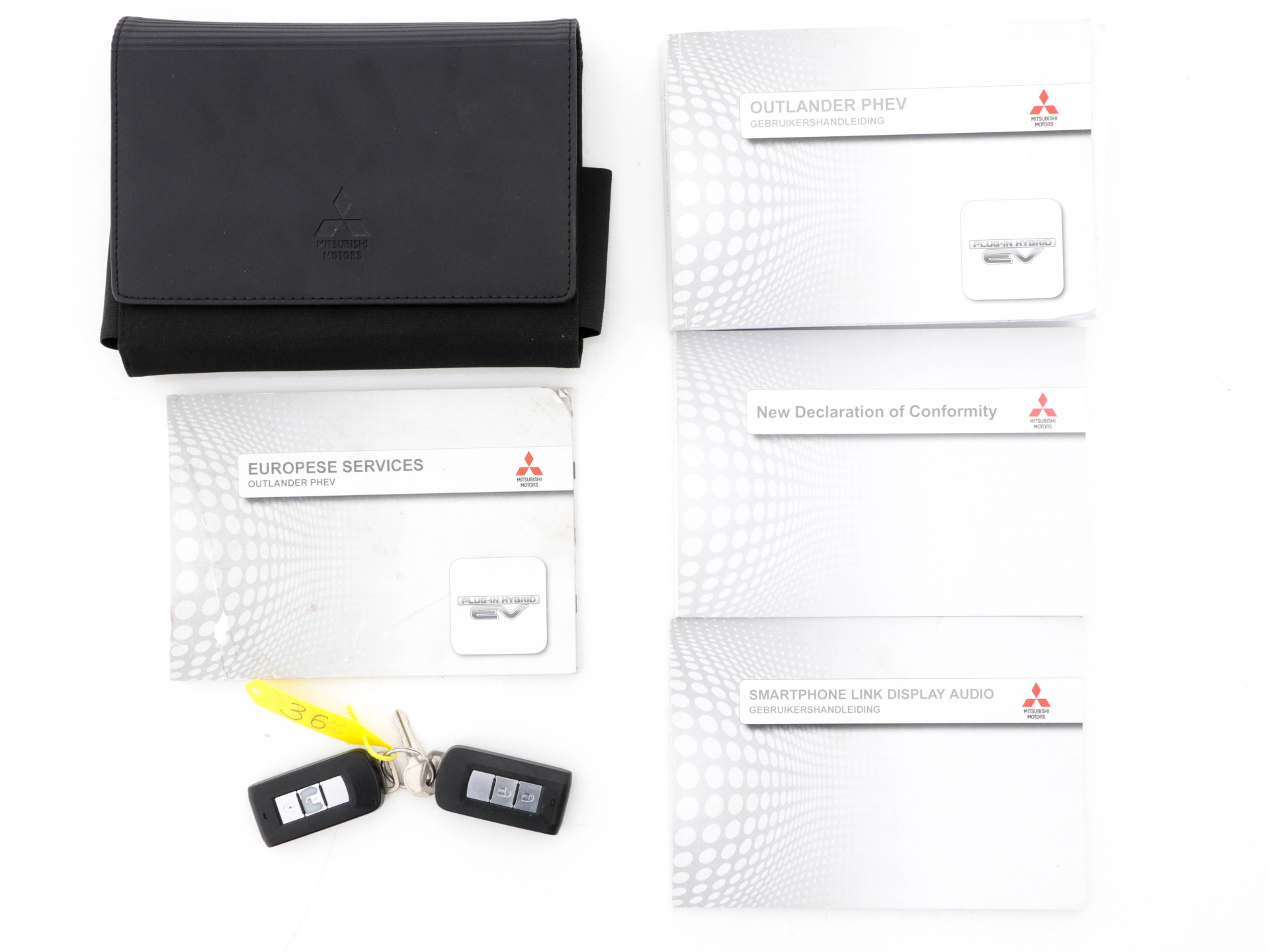 Mitsubishi Outlander 2.0 Plug-in Hybrid AWD (INCL-BTW)  *MICROFIBRE-LEATHER | NAVI-FULLMAP | KEYLESS | DAB | CAMERA | ECC | CRUISE | CARPLAY | PRIVACY-GLASS | TOWBAR | SHIFT-PADDLES | 16"ALU*