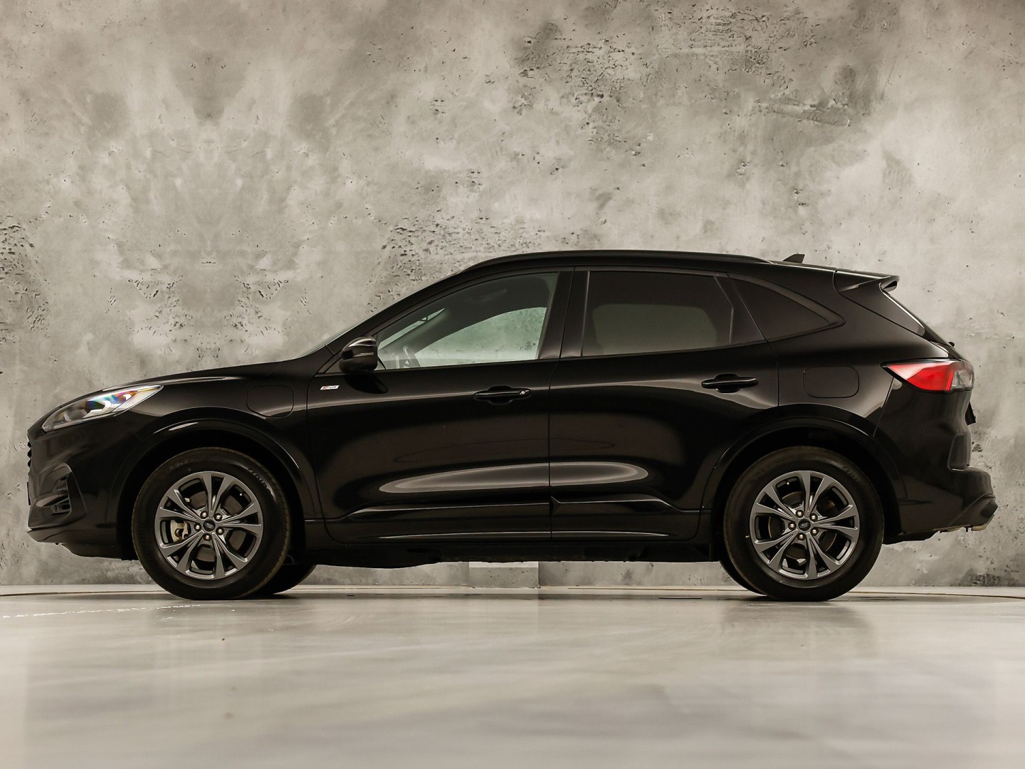 Ford Kuga 2.5 PHEV ST-Line X 225Pk Automaat (VIRTUAL COCKPIT, BANG&OLUFSEN, APPLE CARPLAY, ELEK SPORTSTOELEN, LEDER/ALCANTARA, CAMERA, ELEK ACHTERKLEP, KEYLESS, NIEUWSTAAT)