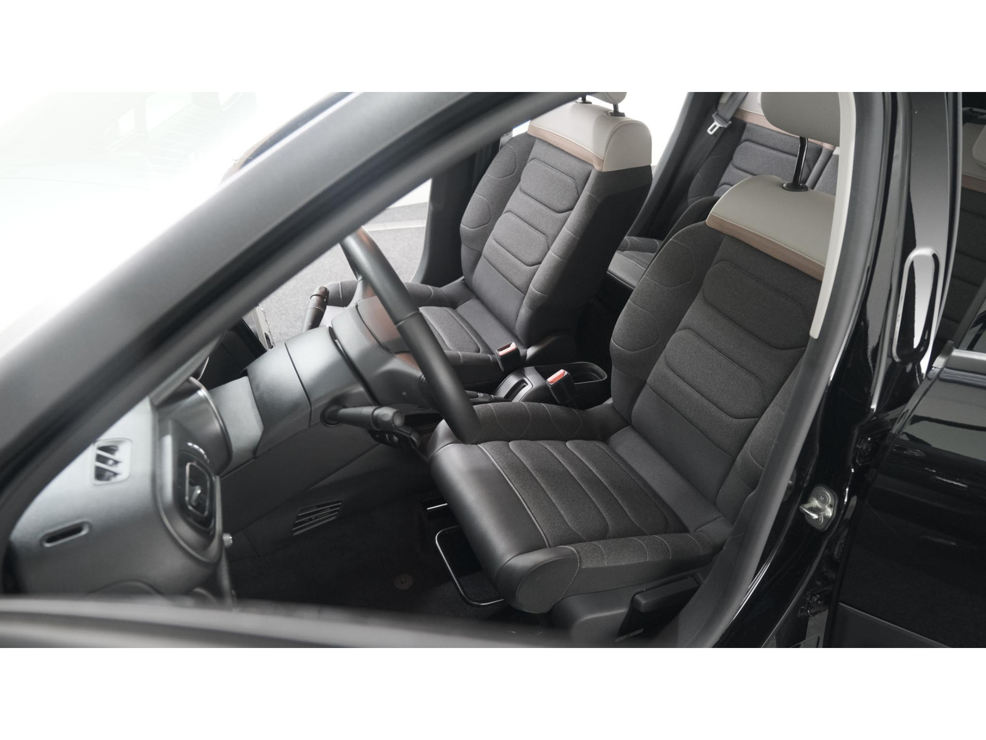 Citroen C3 PureTech 82 Feel Edition | Apple Carplay | Parkeersensoren | Navigatie | Climate Control | 16 Inch Velgen