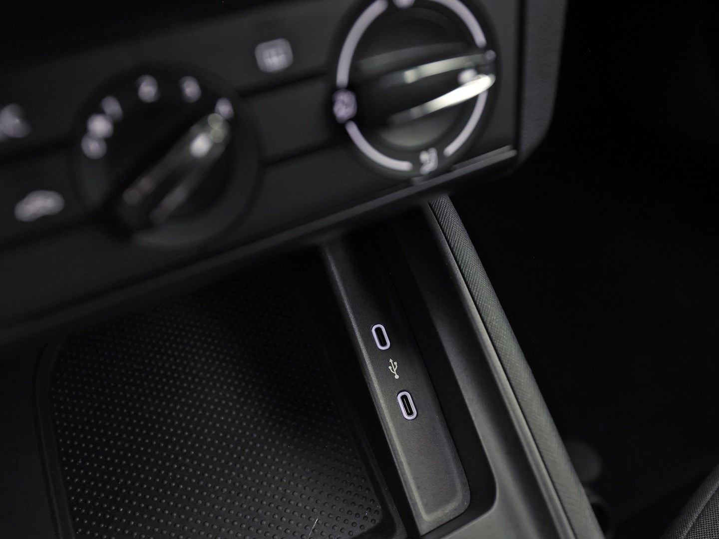 Škoda Scala 1.0 TSI Sport (CRUISE, GETINT GLAS, SPORTSTOELEN, LED KOPLAMPEN, ELEK PAKKET, NIEUWE APK, NIEUWSTAAT)
