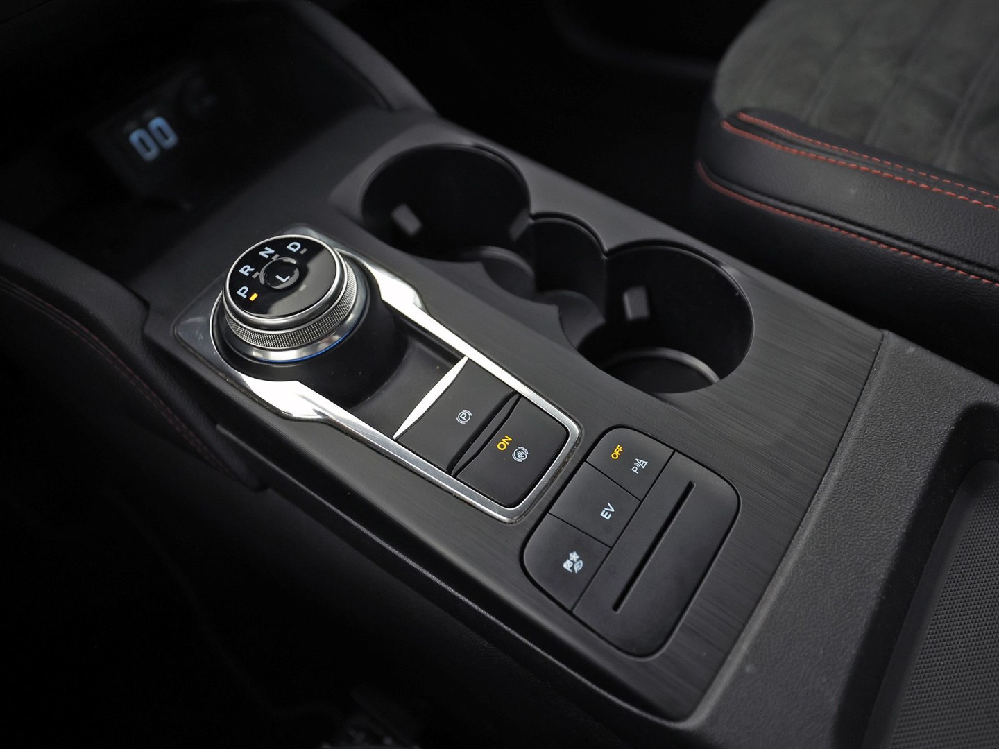 Ford Kuga 2.5 PHEV ST-Line X 225Pk Automaat (VIRTUAL COCKPIT, BANG&OLUFSEN, APPLE CARPLAY, ELEK SPORTSTOELEN, LEDER/ALCANTARA, CAMERA, ELEK ACHTERKLEP, KEYLESS, NIEUWSTAAT)