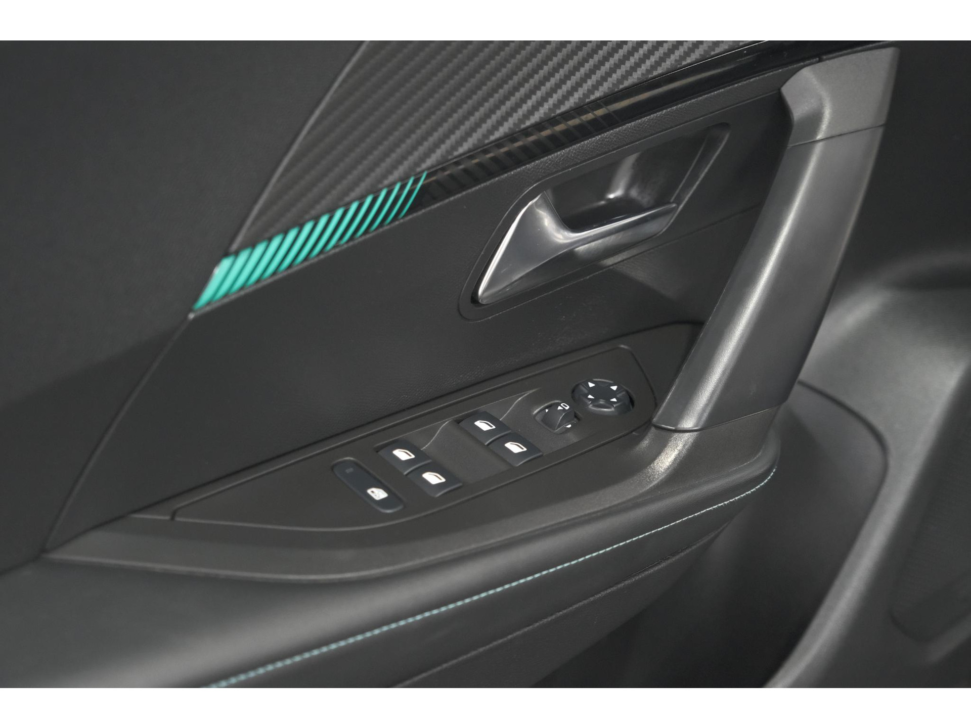 Peugeot 2008 PureTech 130 EAT8 Allure | Trekhaak | Camera | Navigatie | Apple Carplay