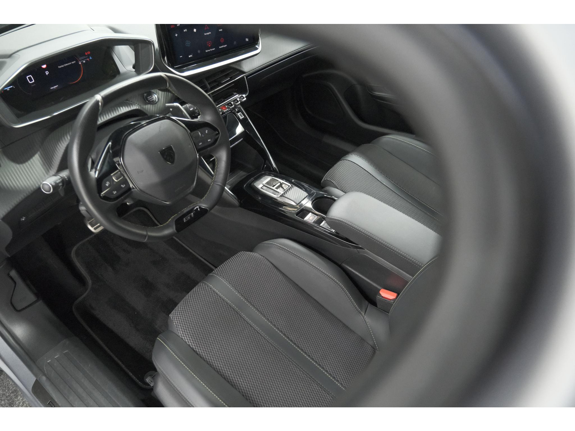 Peugeot 2008 PureTech 130 EAT8 GT | 360 Camera | Adaptieve Cruise Control | Dodehoekdetectie | Navigatie
