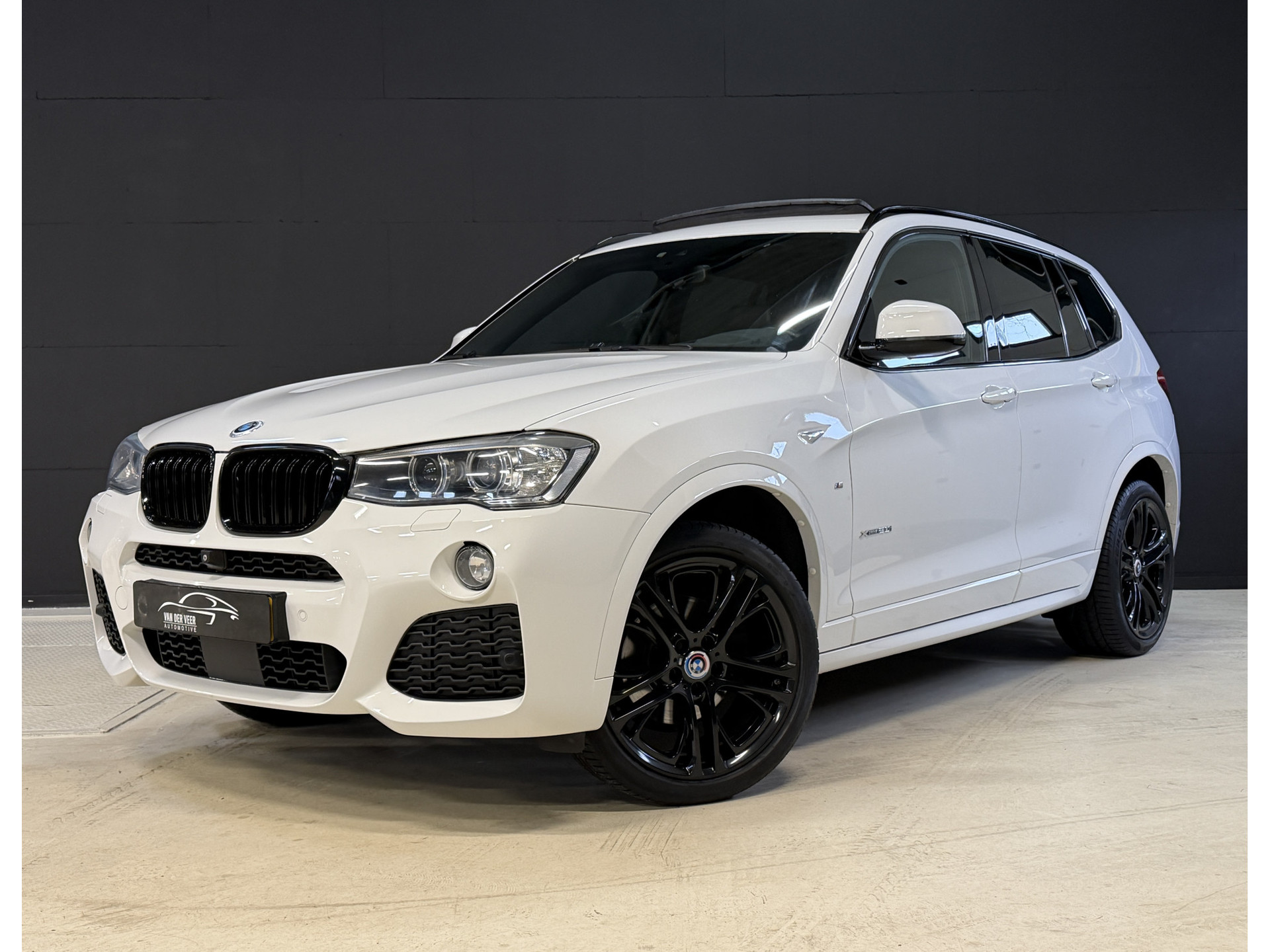 BMW X3 xDrive20i M-Sport Centennial High Executive | Panoramadak | Head-Up | Lederen sportstoelen | 20'' LMV