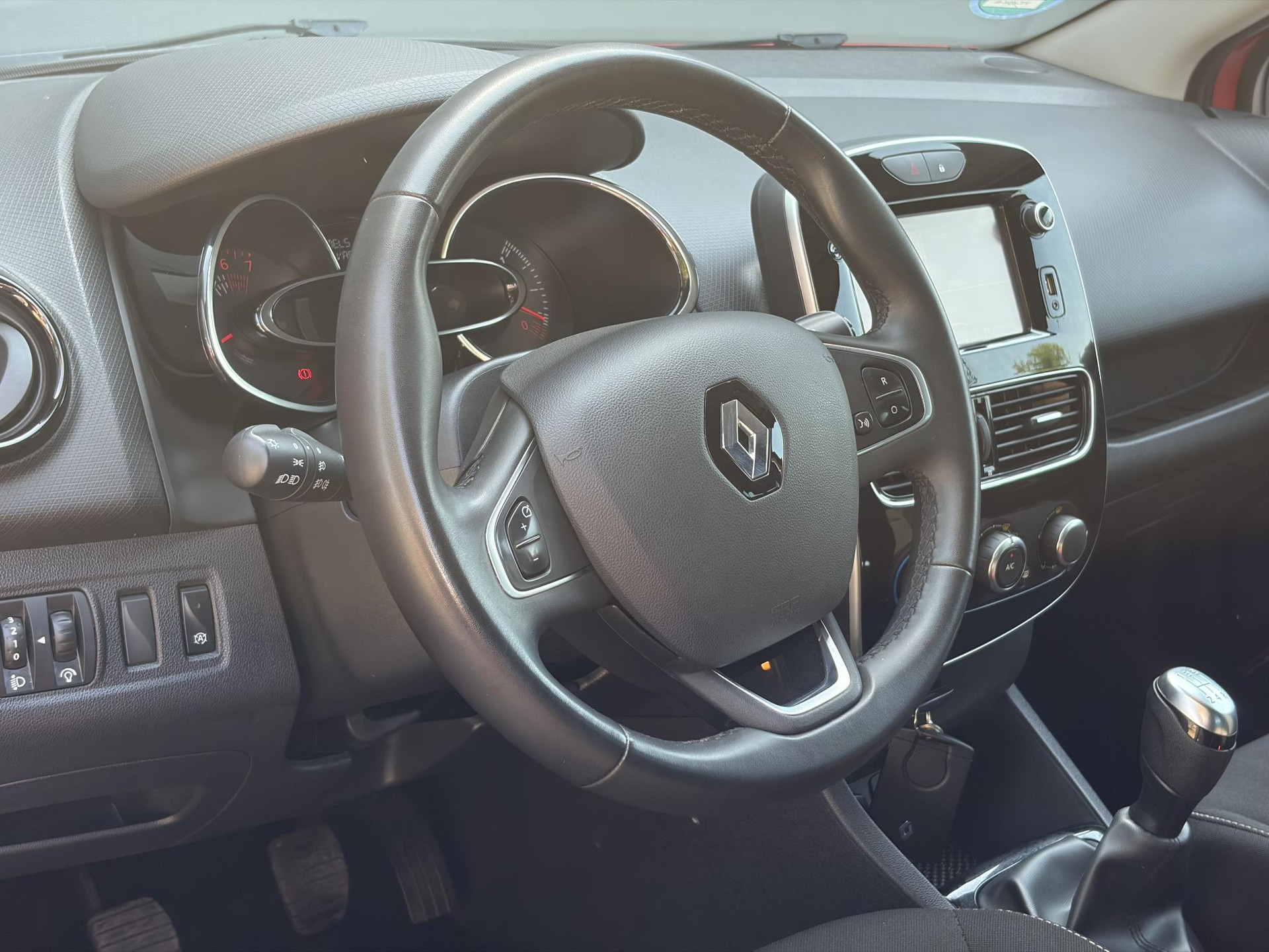 Renault Clio 0.9 TCe Limited Trekhaak,Navi,Keyless,Airco,Cruise,Pdc,Lm velgen,N.A.P,Apk tot 11-2026