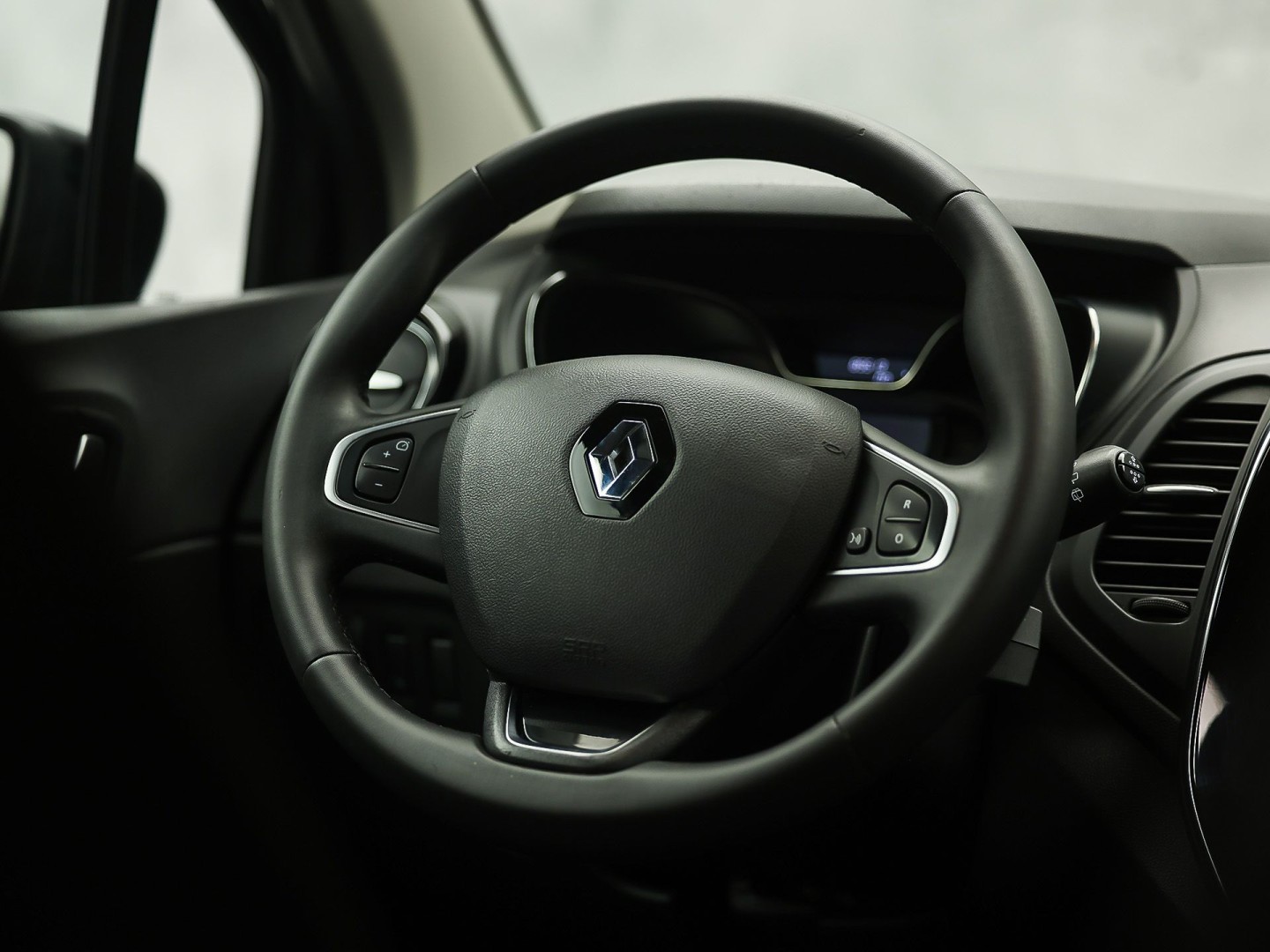 Renault Captur 0.9 TCe Sport (NAVIGATIE, CAMERA, CRUISE, SPORTSTOELEN, GETINT GLAS, LM VELGEN, NIEUWSTAAT)