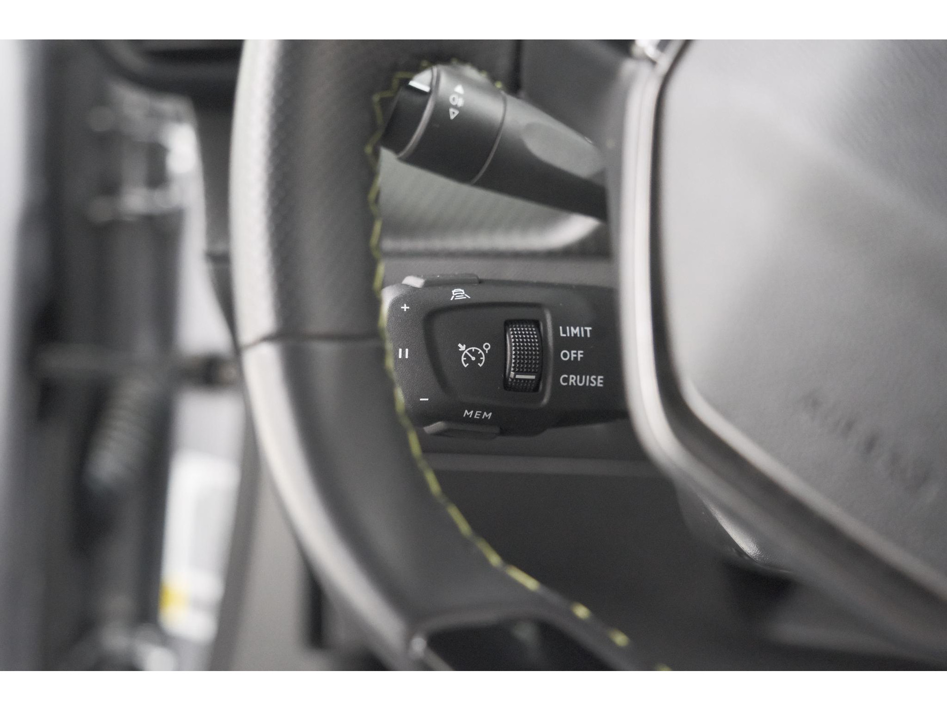 Peugeot e-2008 EV GT 50 kWh | 3 Fase | 360 Camera | Adaptieve Cruise Control | Dodehoekdetectie