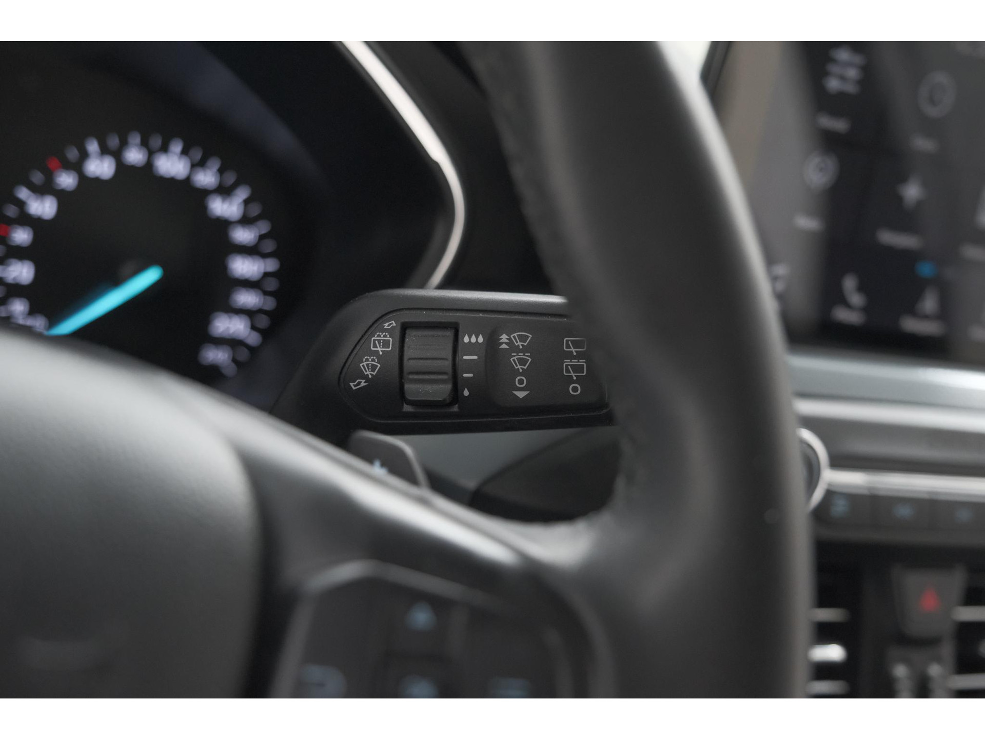 Ford Focus 1.5 EcoBoost Active Business | Lage Kilometerstand | Navigatie | Parkeersensoren | Apple Carplay